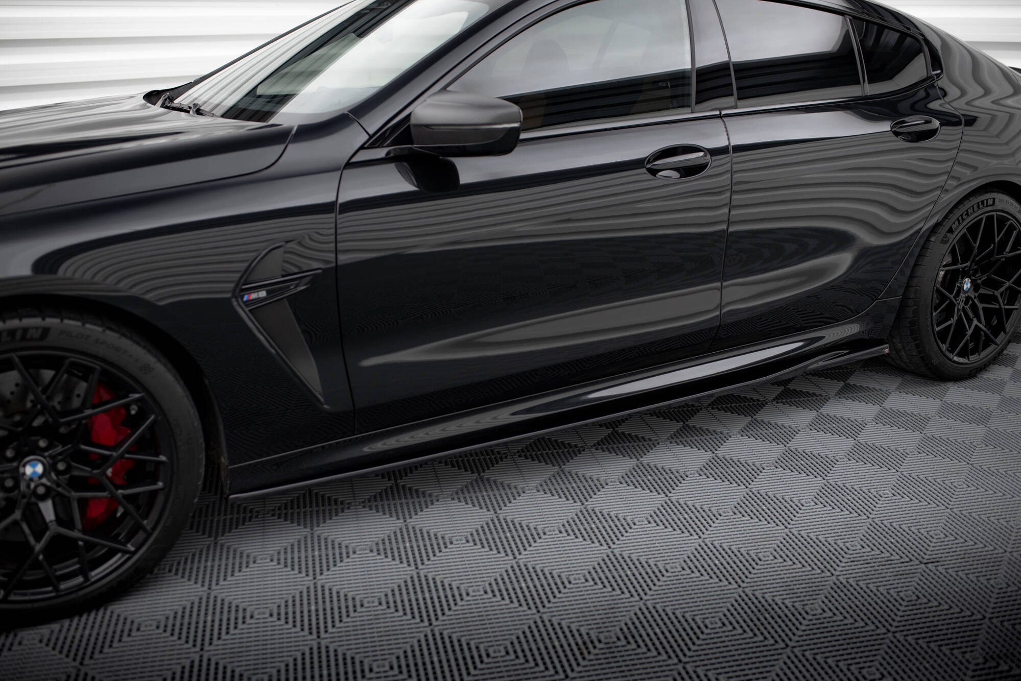 Frontspoiler Lippe, Seitenschweller, Heckdiffusor und Heckseiten Flaps BMW M8 Gran Coupe F93