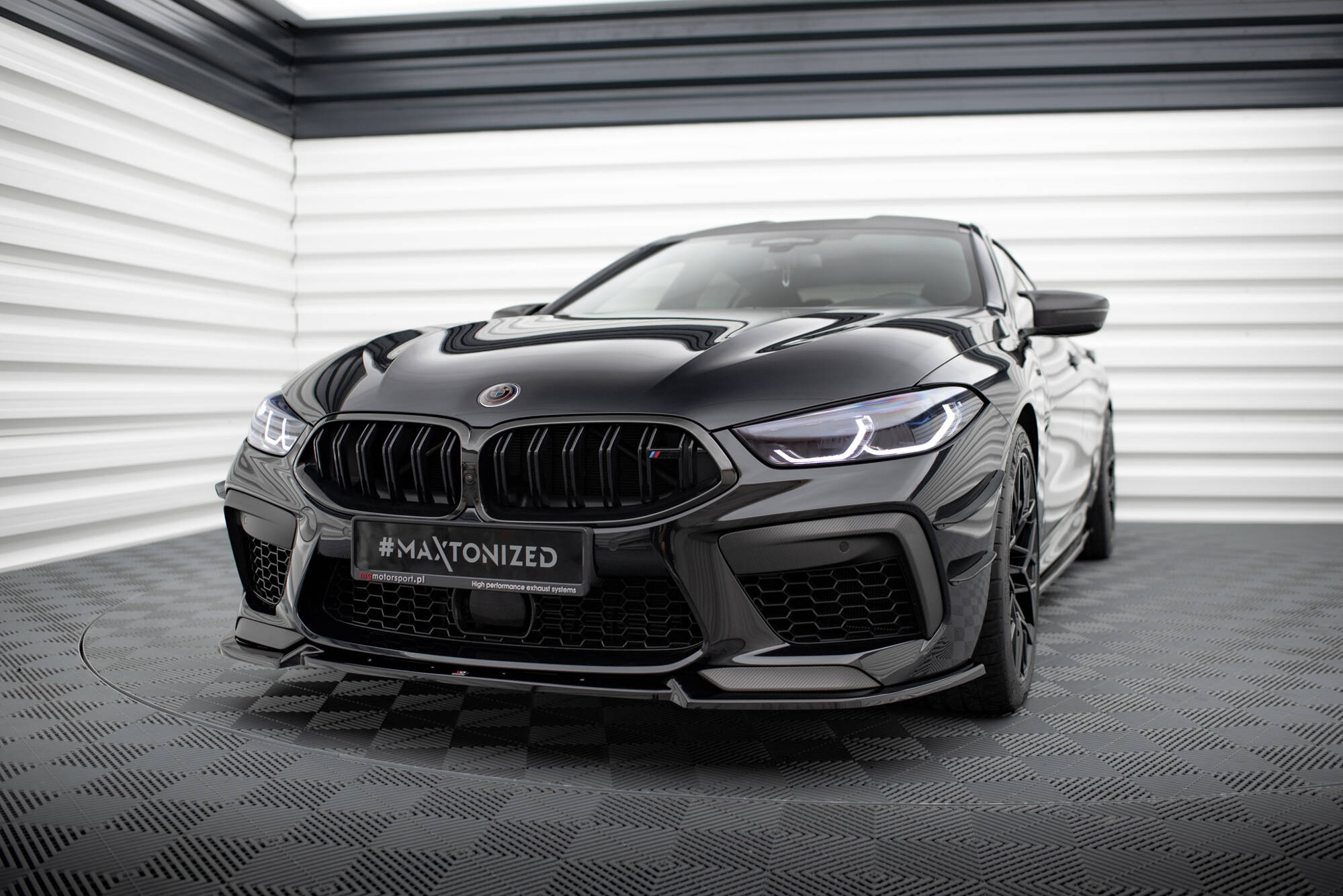 Frontspoiler Lippe, Seitenschweller, Heckdiffusor und Heckseiten Flaps BMW M8 Gran Coupe F93