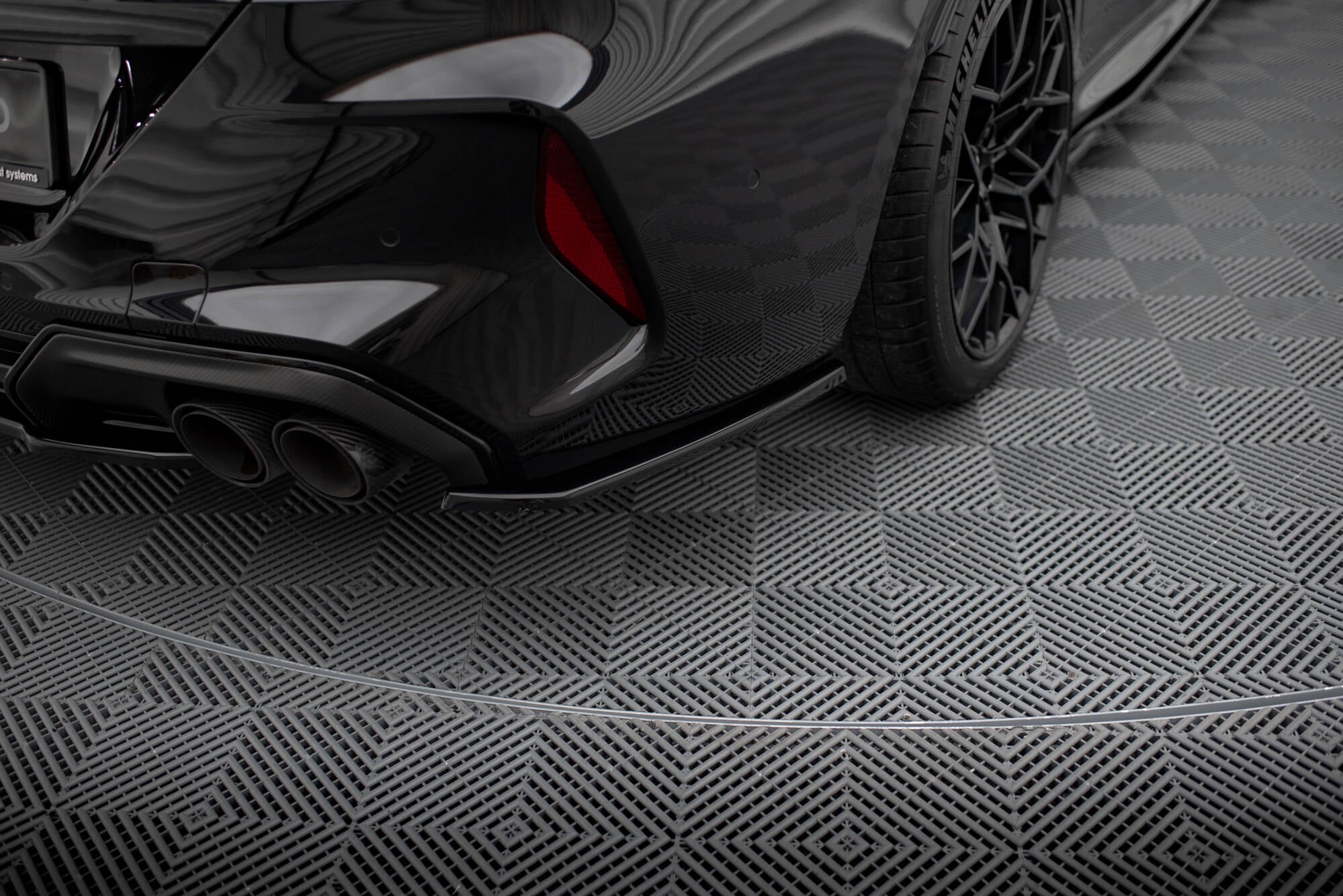 Frontspoiler Lippe, Seitenschweller, Heckdiffusor und Heckseiten Flaps BMW M8 Gran Coupe F93