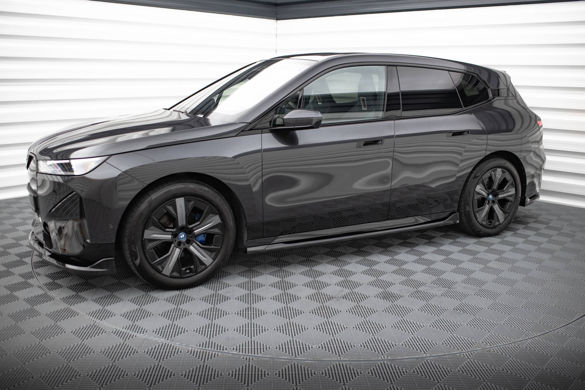 Frontspoiler Lippe, Seitenschweller und Heckdiffusor Satz BMW iX M-Pack i20