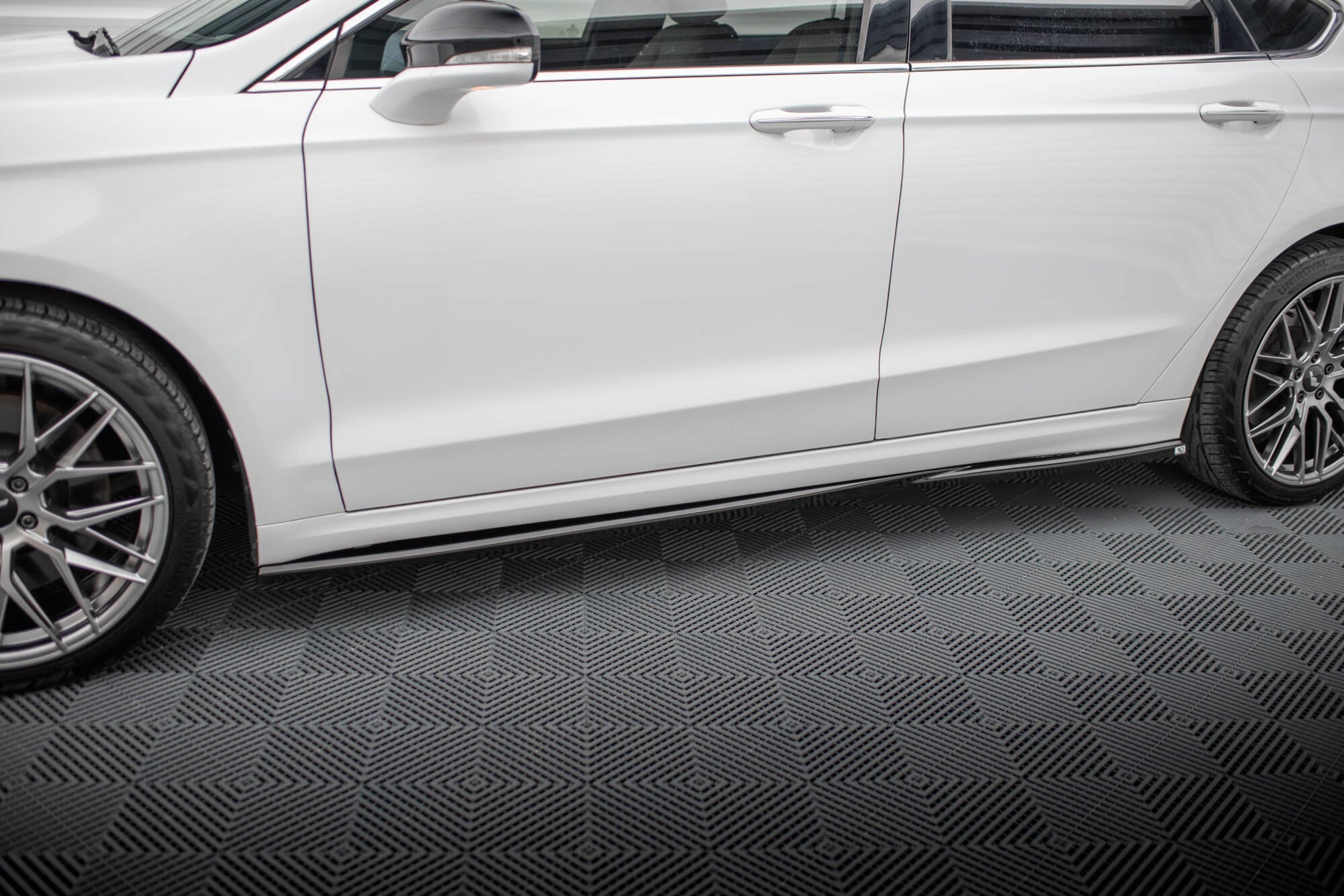 Frontspoiler Lippe & Seitenschweller & Heckdiffusor Ford Mondeo Sport Mk5 Facelift