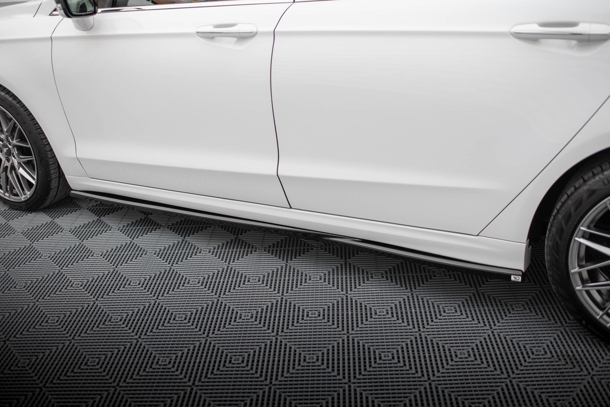 Frontspoiler Lippe & Seitenschweller & Heckdiffusor Ford Mondeo Sport Mk5 Facelift