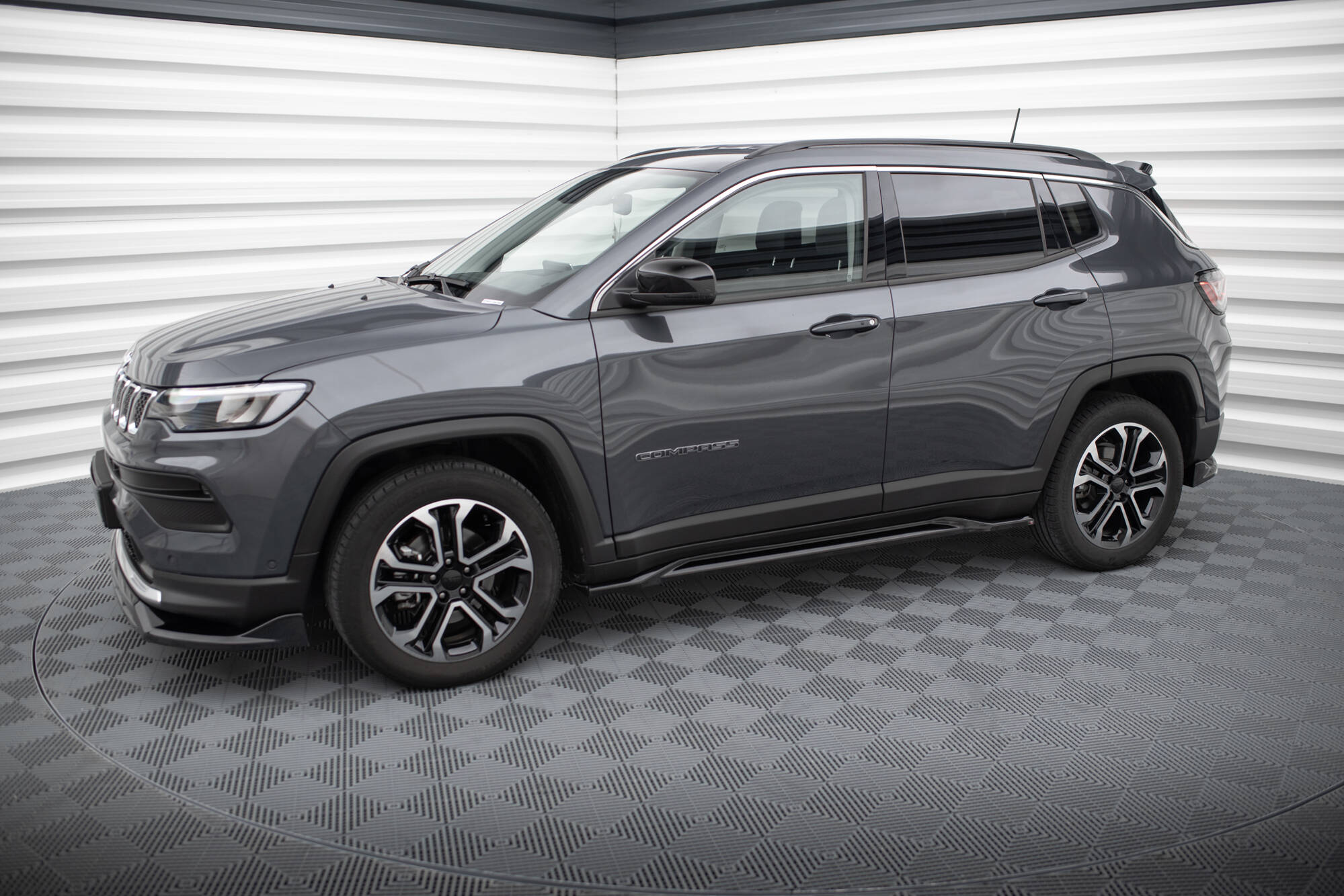 Frontspoiler Lippe, Seitenschweller und Heckdiffusor Jeep Compass Limited Mk2 Facelift 2021