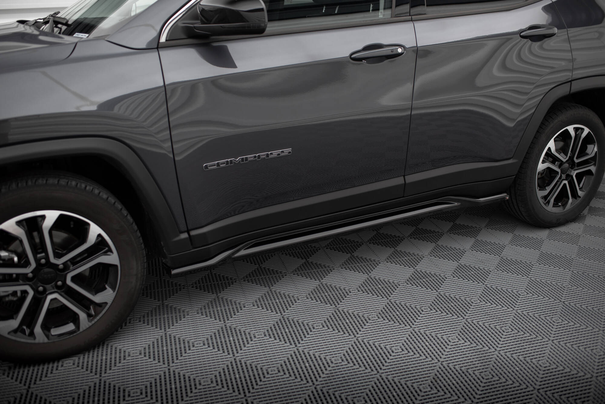Frontspoiler Lippe, Seitenschweller und Heckdiffusor Jeep Compass Limited Mk2 Facelift 2021