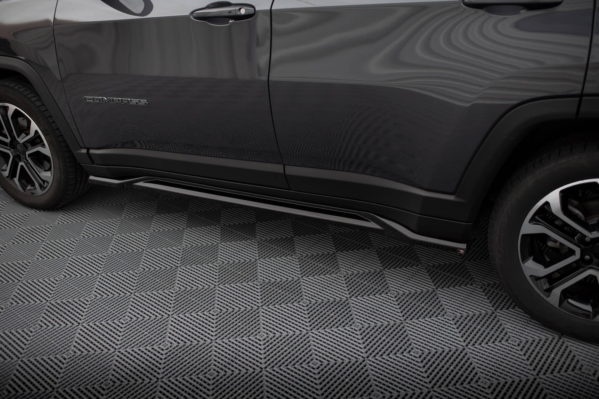 Frontspoiler Lippe, Seitenschweller und Heckdiffusor Jeep Compass Limited Mk2 Facelift 2021