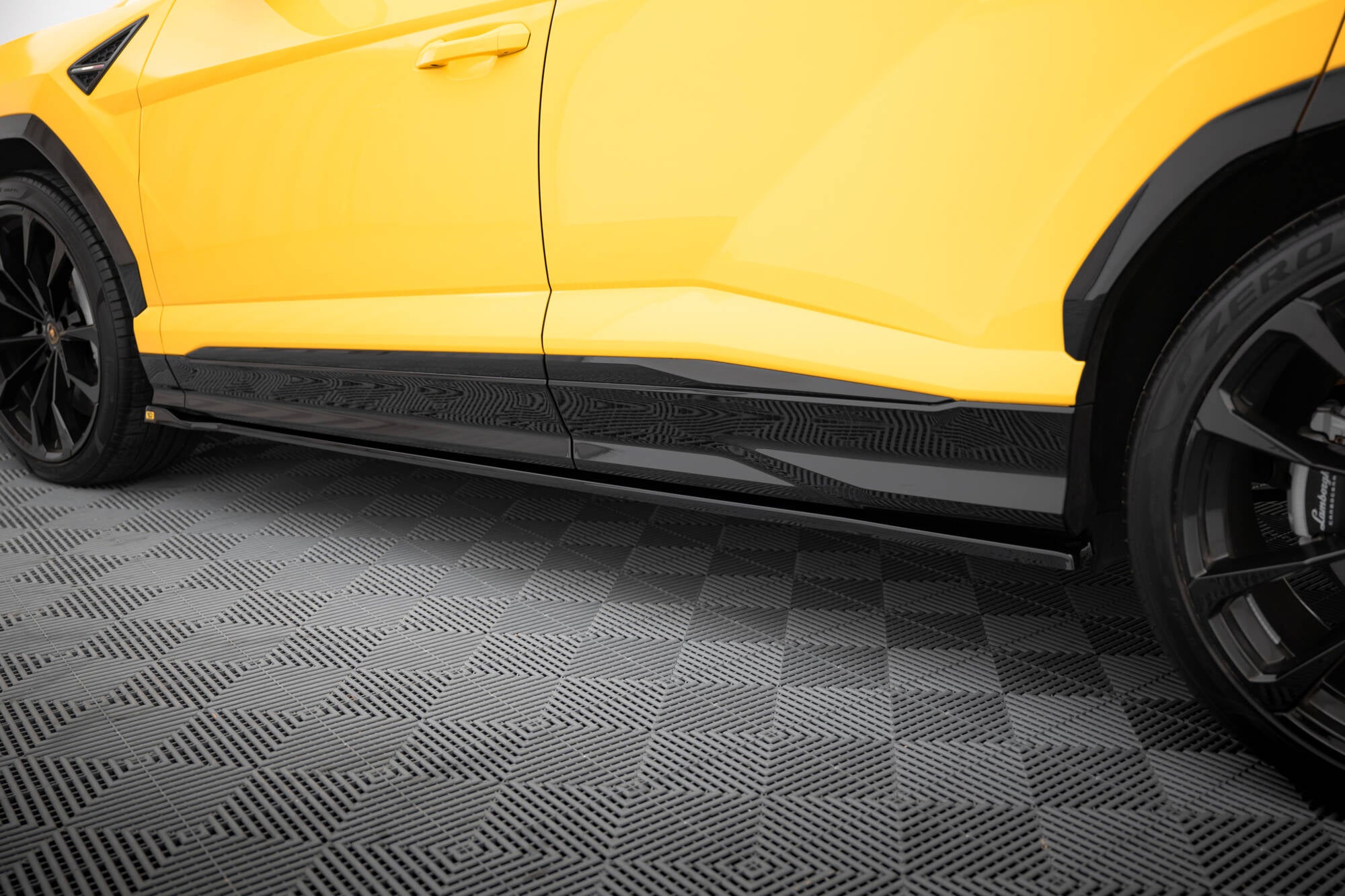 Frontspoiler Lippe, Heckdiffusor und Seitenschweller Lamborghini Urus Mk1