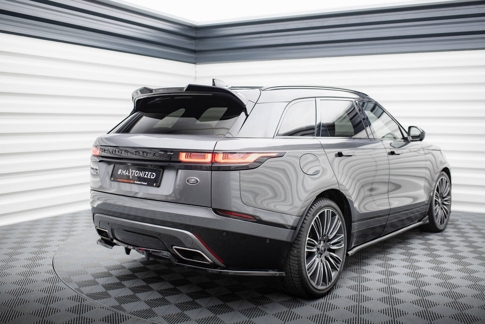 Frontspoiler Lippe, Seitenschweller, Heckdiffusor Land Rover Range Rover Velar R-Dynamic MK1 (Das Kit ist mit der Anhängerkupplung kompatibel)