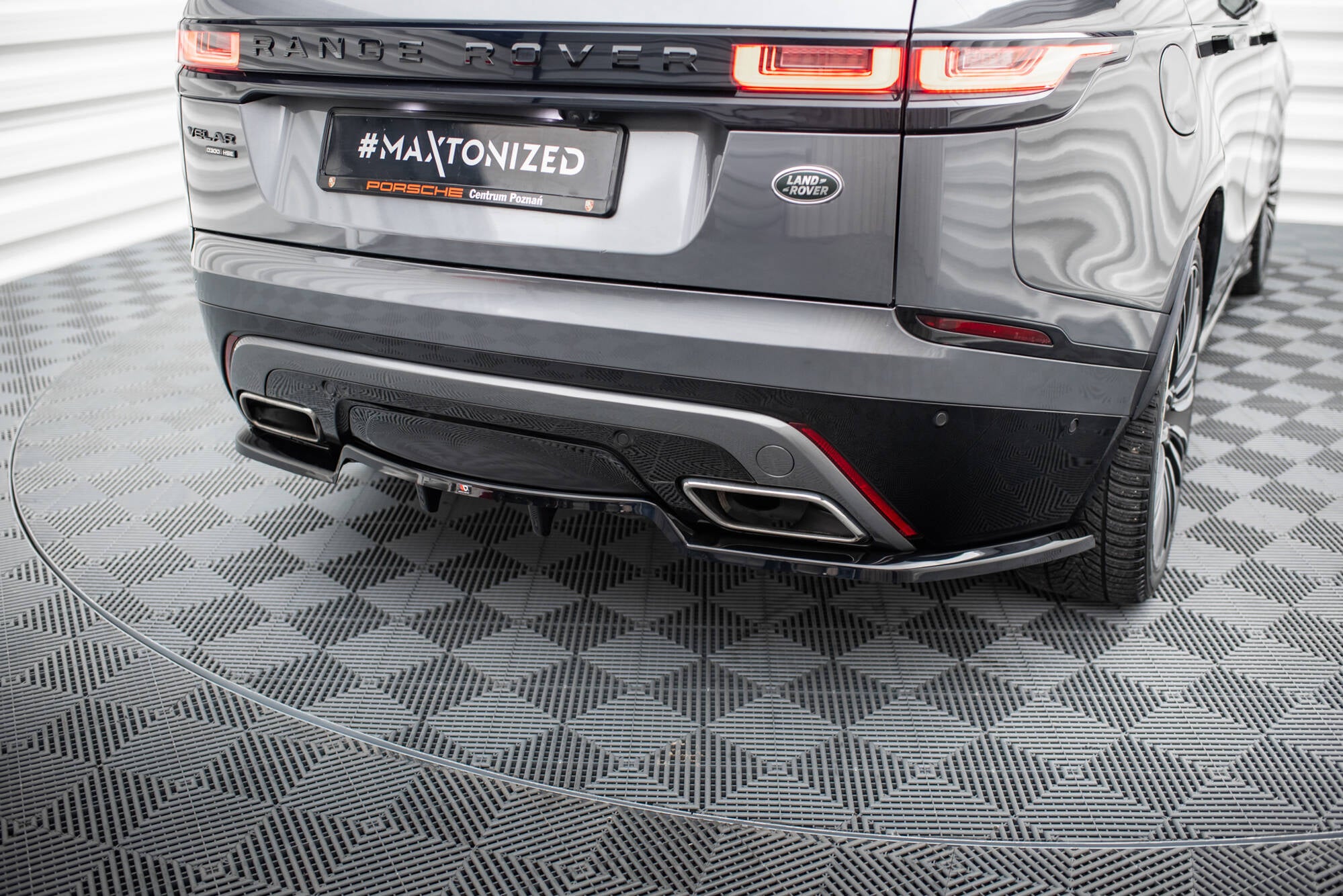 Frontspoiler Lippe, Seitenschweller, Heckdiffusor Land Rover Range Rover Velar R-Dynamic MK1 (Das Kit ist mit der Anhängerkupplung kompatibel)