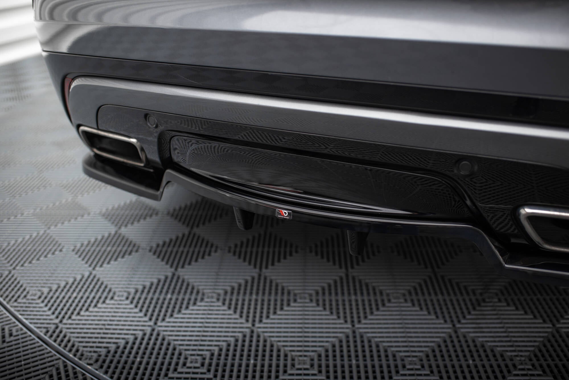 Frontspoiler Lippe, Seitenschweller, Heckdiffusor Land Rover Range Rover Velar R-Dynamic MK1 (Das Kit ist mit der Anhängerkupplung kompatibel)