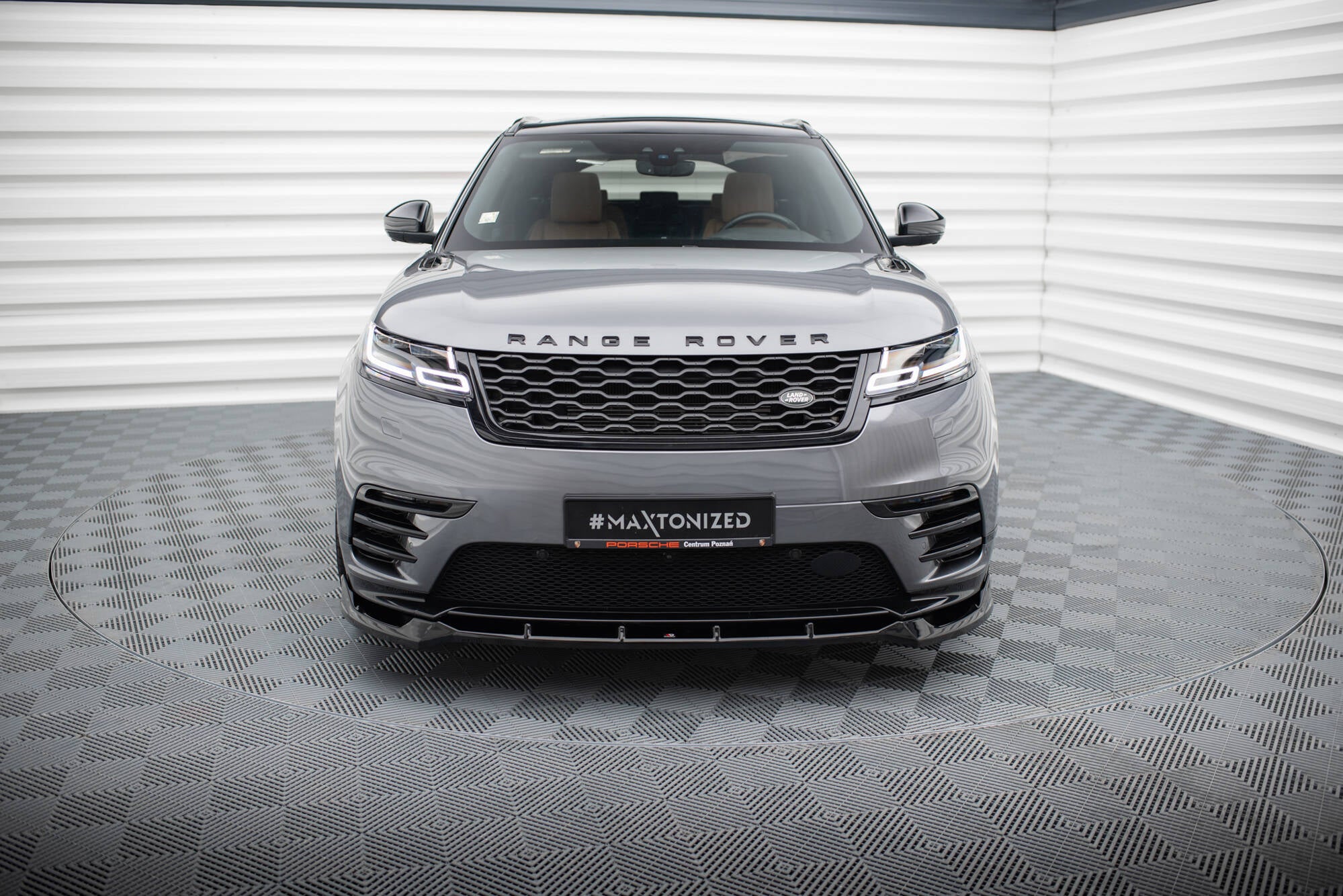 Frontspoiler Lippe, Seitenschweller, Heckdiffusor Land Rover Range Rover Velar R-Dynamic MK1 (Das Kit ist mit der Anhängerkupplung kompatibel)