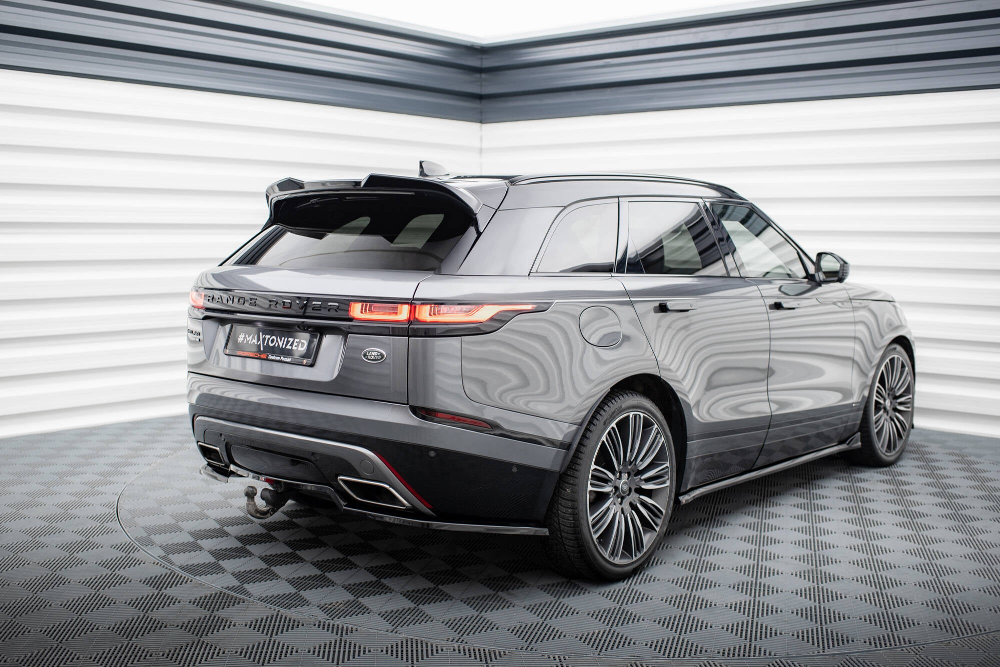 Frontspoiler Lippe, Seitenschweller, Heckdiffusor Land Rover Range Rover Velar R-Dynamic MK1 (Das Kit ist mit der Anhängerkupplung kompatibel)