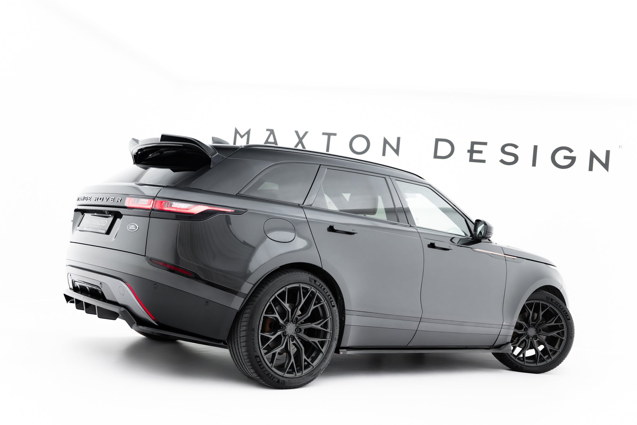 Frontspoiler Lippe, Seitenschweller, Heckdiffusor Land Rover Range Rover Velar R-Dynamic MK1 (Das Kit ist nicht mit einer Anhängerkupplung kompatibel)