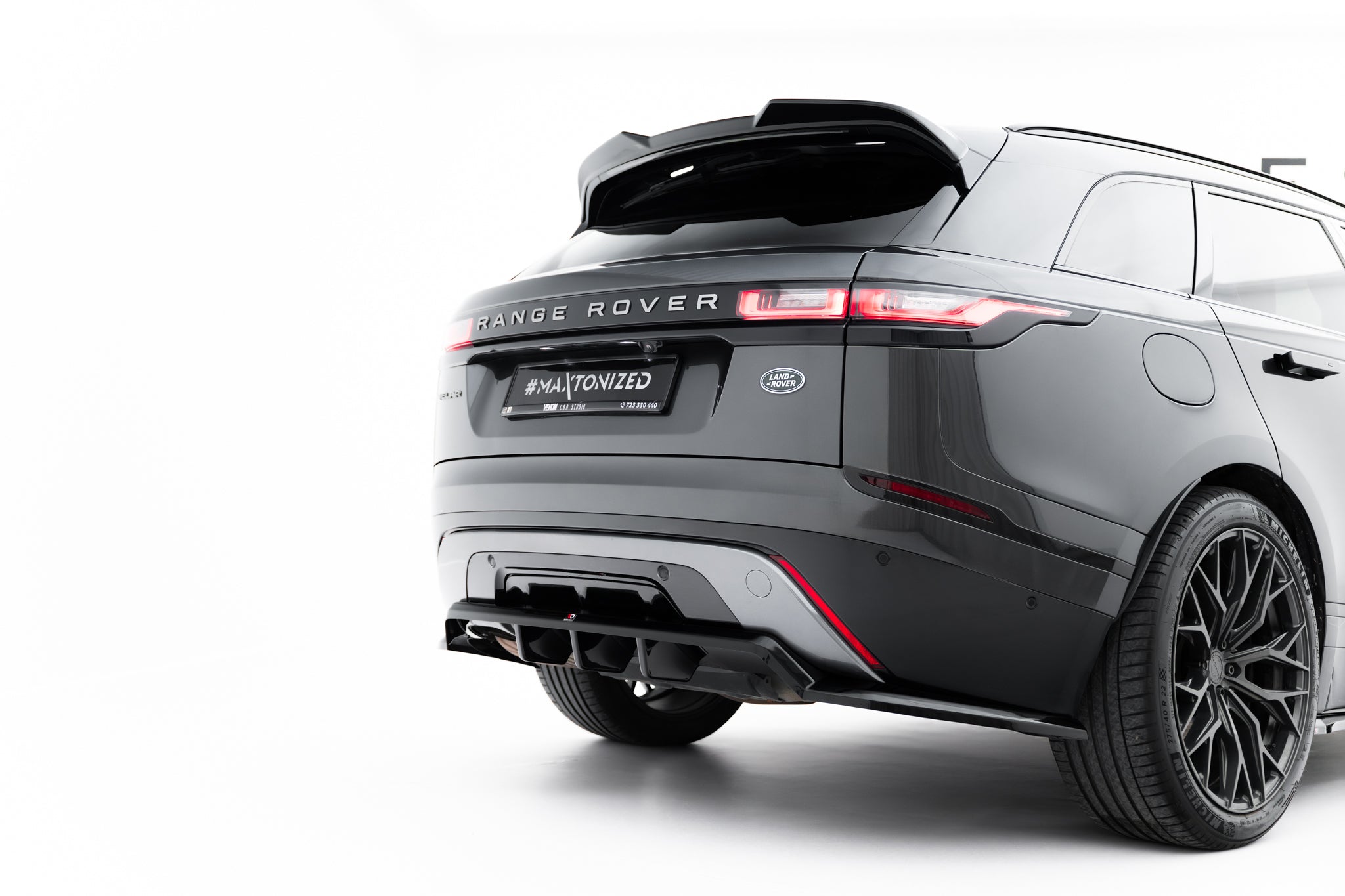 Frontspoiler Lippe, Seitenschweller, Heckdiffusor Land Rover Range Rover Velar R-Dynamic MK1 (Das Kit ist nicht mit einer Anhängerkupplung kompatibel)
