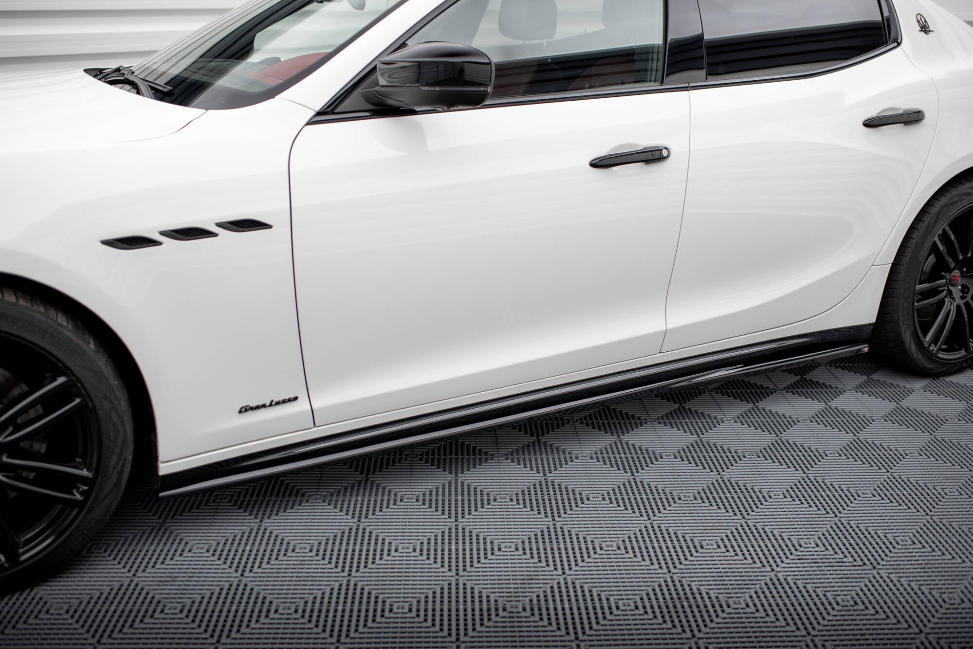 Frontspoiler Lippe, Seitenschweller und Heckdiffusor Satz Maserati Ghibli Mk3 Facelift