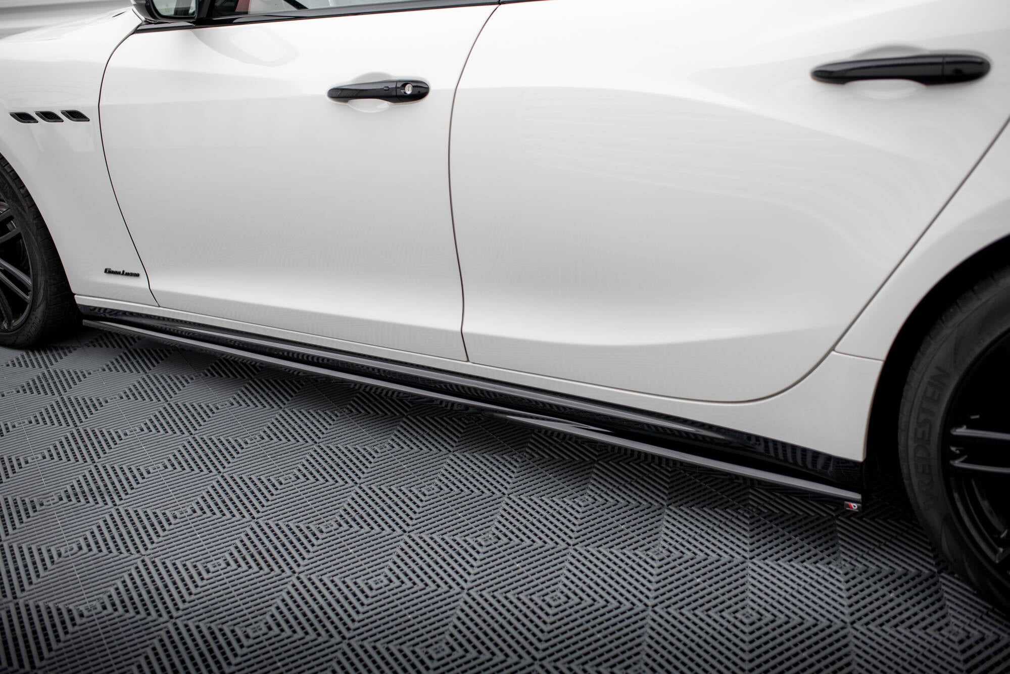 Frontspoiler Lippe, Seitenschweller und Heckdiffusor Satz Maserati Ghibli Mk3 Facelift