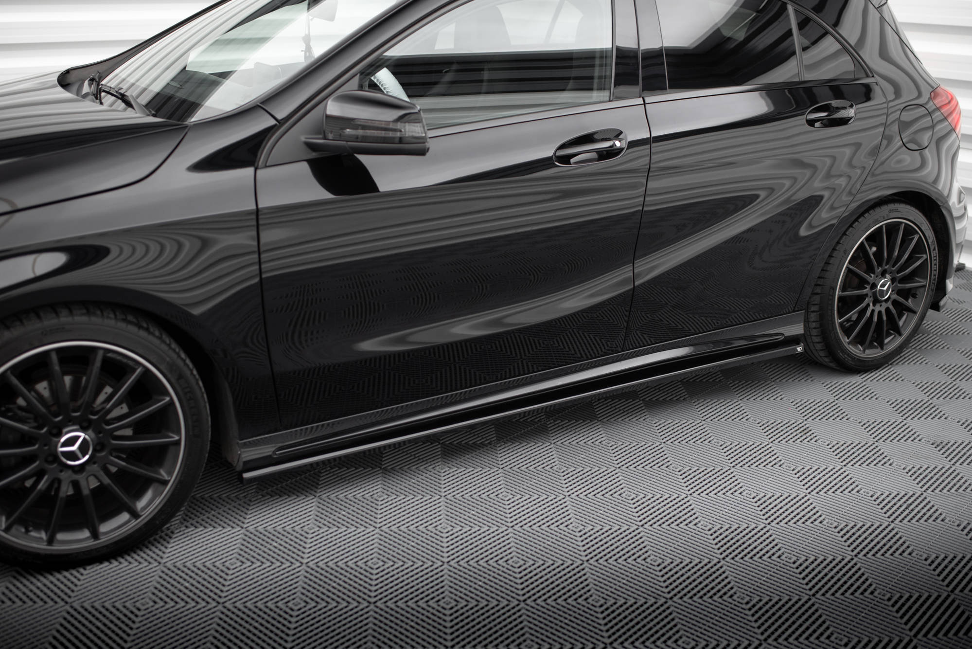 Set Frontspoiler Lippe, Seitenschweller, Heckdiffusor Mercedes-Benz A AMG-Line W176 Facelift