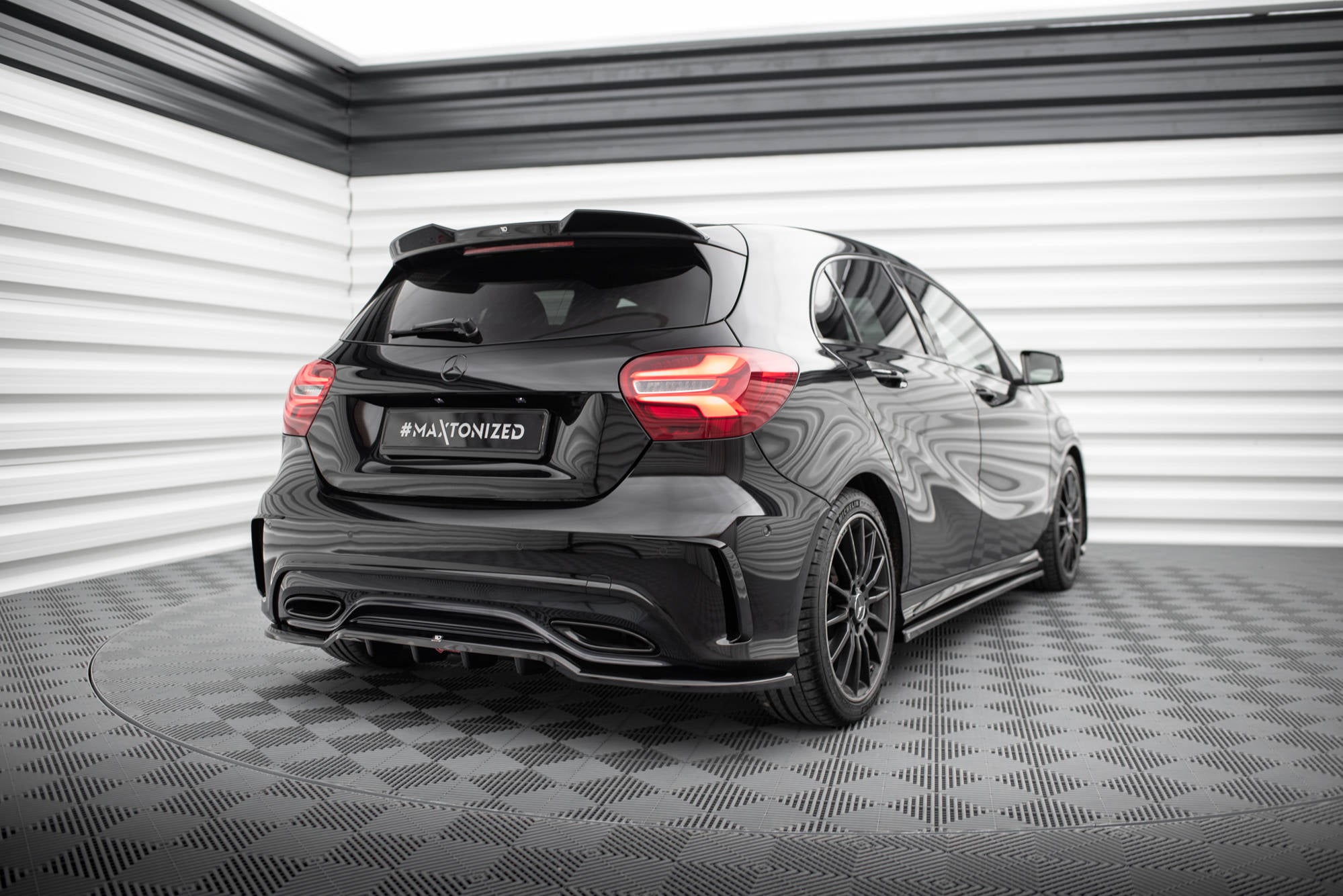 Set Frontspoiler Lippe, Seitenschweller, Heckdiffusor Mercedes-Benz A AMG-Line W176 Facelift