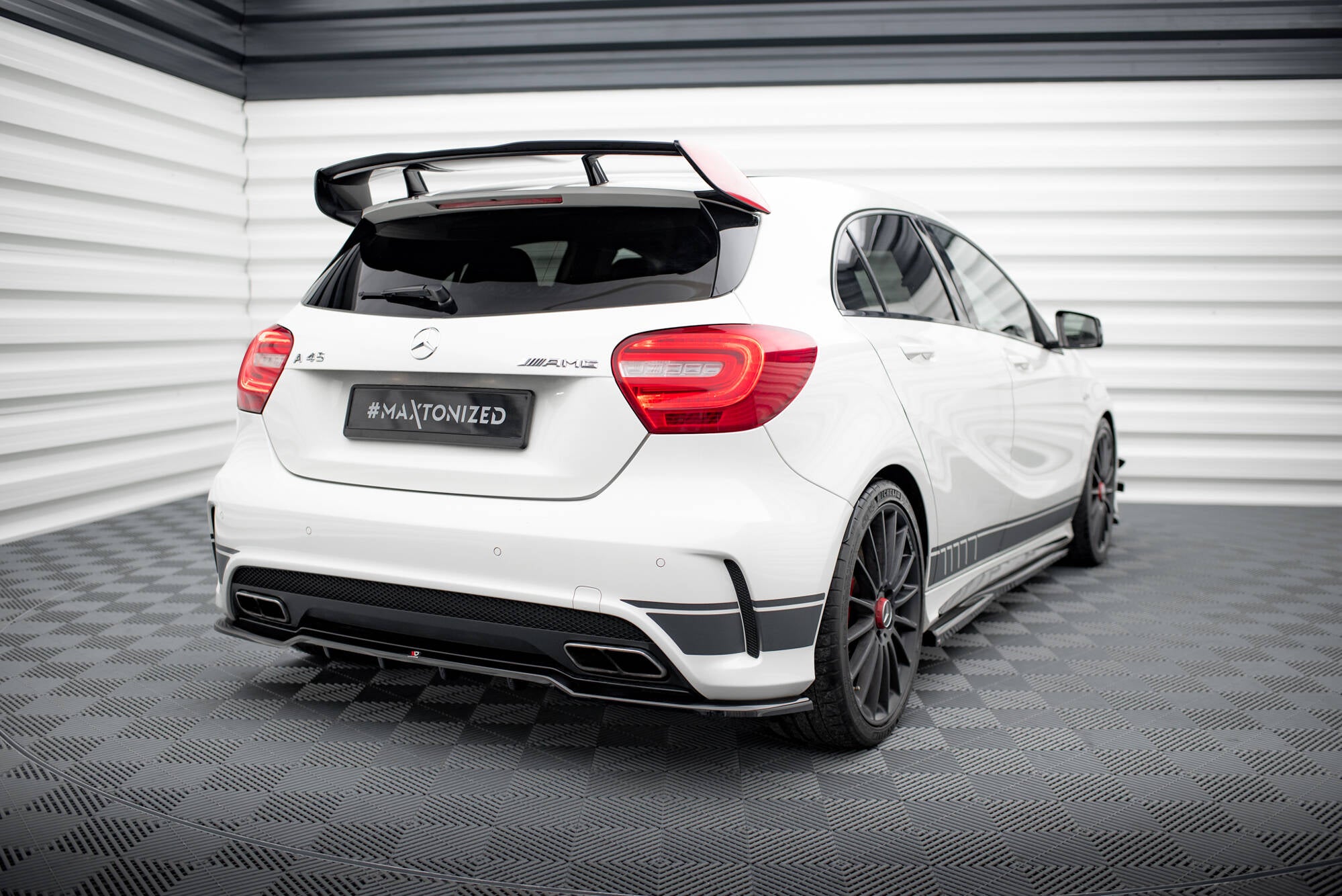 Frontspoiler Lippe, Seitenschweller und Heckdiffusor Mercedes-Benz A45 AMG W176