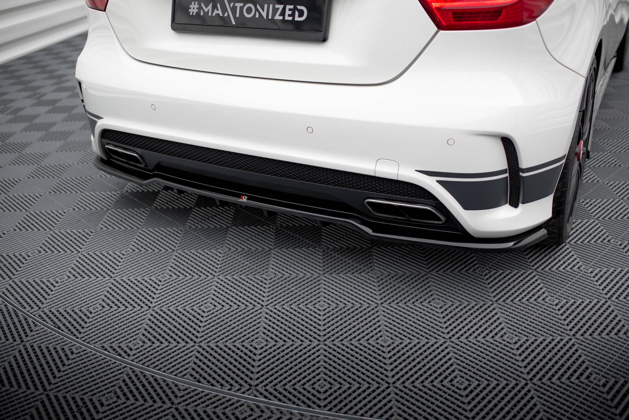 Frontspoiler Lippe, Seitenschweller und Heckdiffusor Mercedes-Benz A45 AMG W176