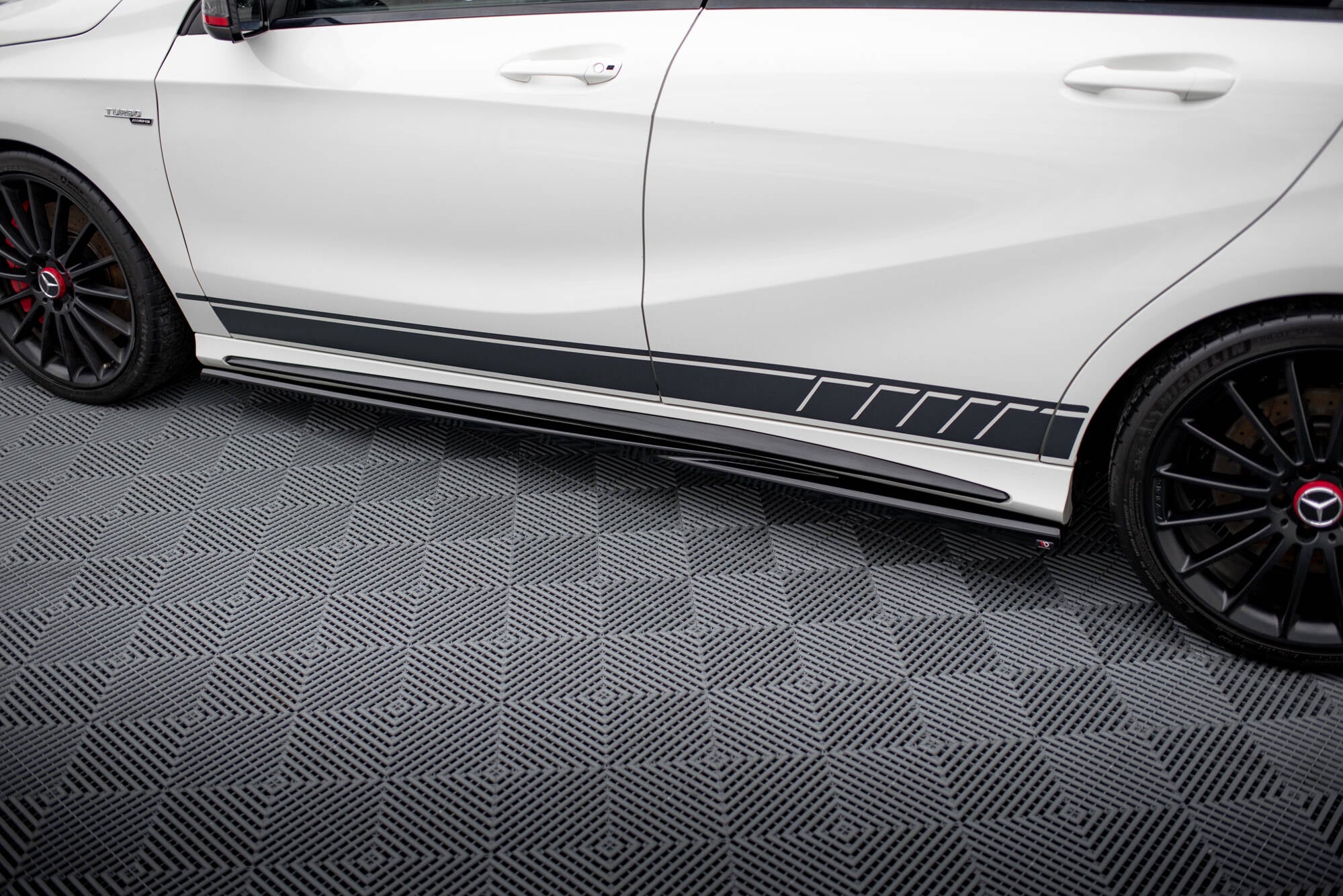 Frontspoiler Lippe, Seitenschweller und Heckdiffusor Mercedes-Benz A45 AMG W176