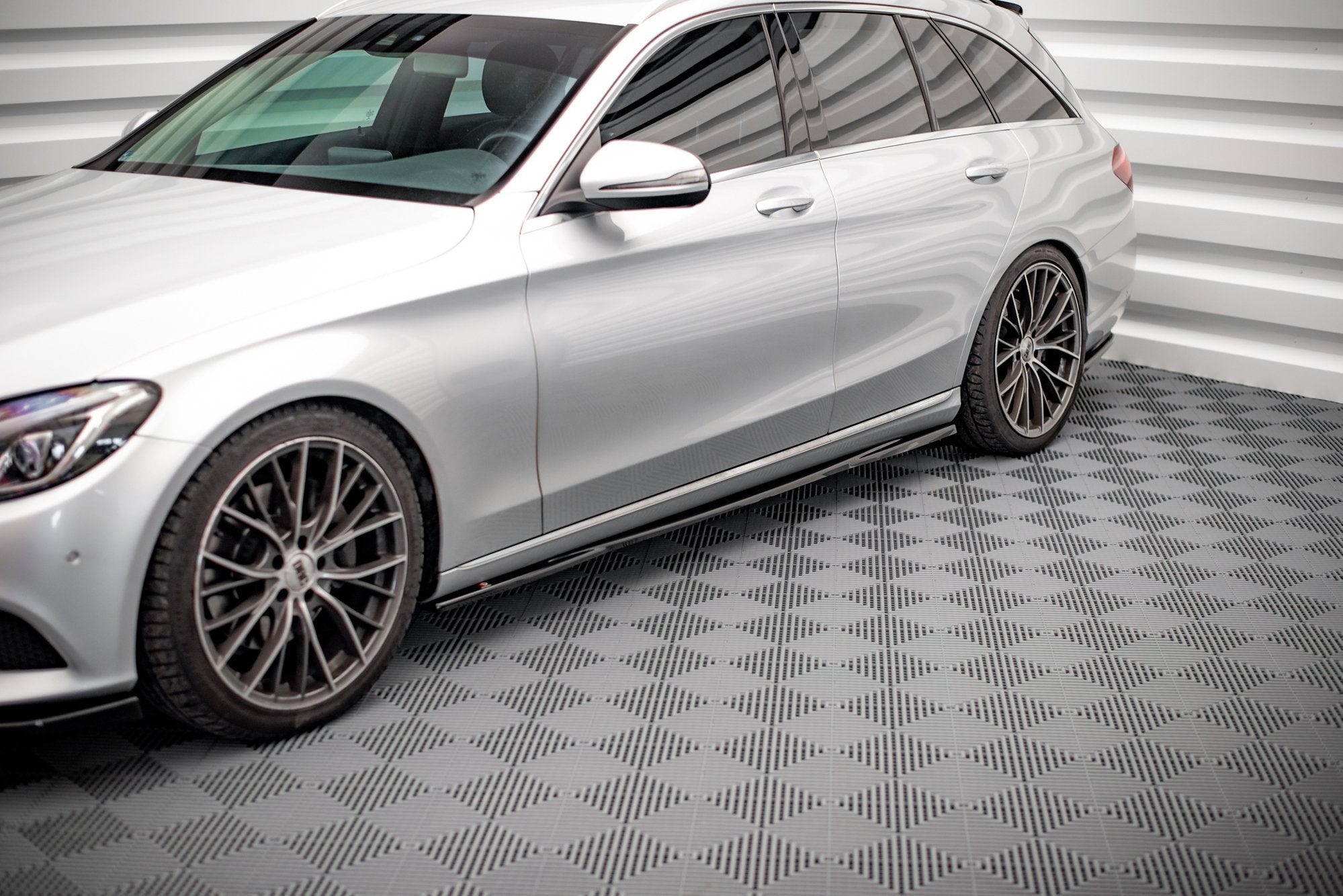 Frontspoiler Lippe & Seitenschweller & Heckdiffusor Mercedes-Benz C W205