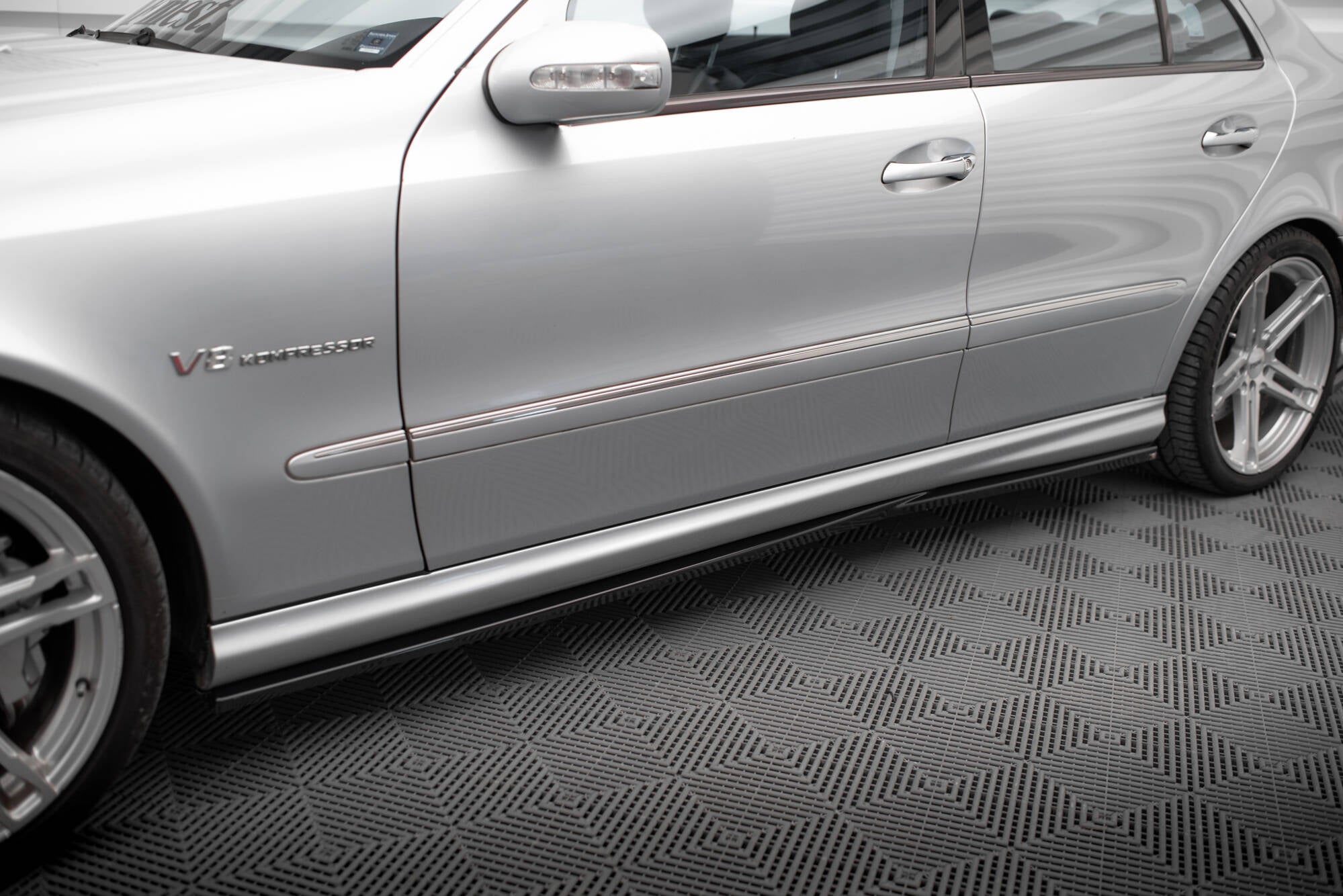 Frontspoiler Lippe, Seitenschweller und Heckdiffusor Satz Mercedes-Benz E 55 AMG W211