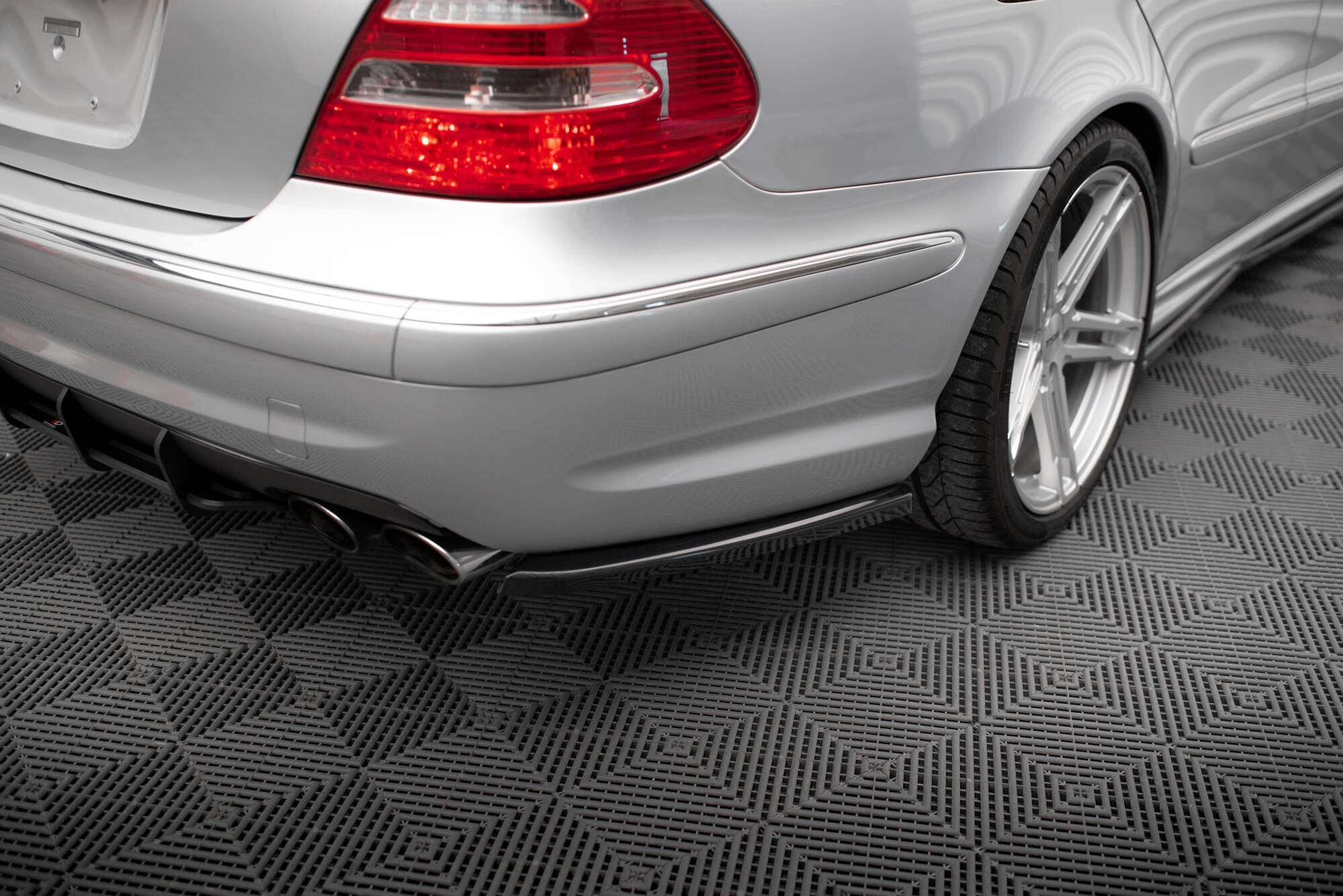 Frontspoiler Lippe, Seitenschweller und Heckdiffusor Satz Mercedes-Benz E 55 AMG W211