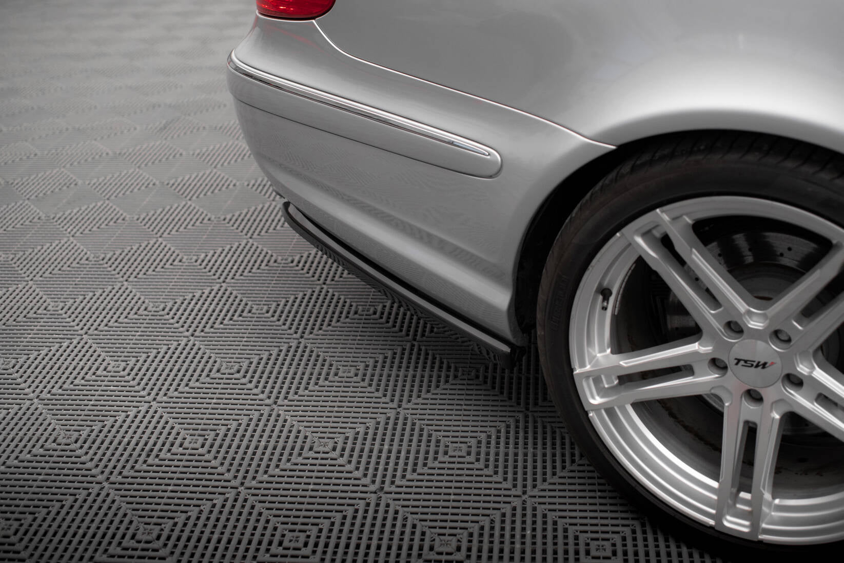 Frontspoiler Lippe, Seitenschweller und Heckdiffusor Satz Mercedes-Benz E 55 AMG W211