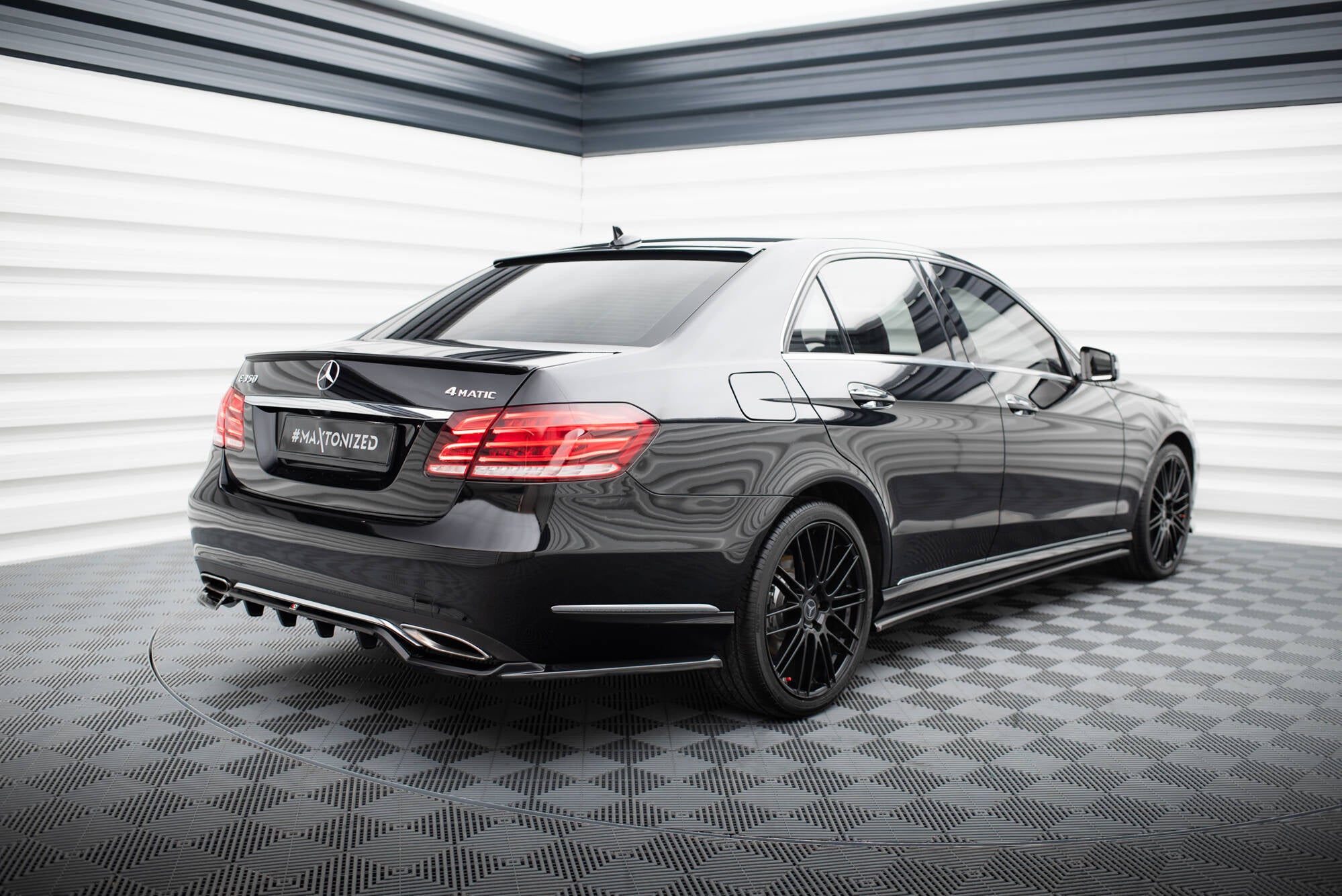 Frontspoiler Lippe, Seitenschweller und Heckdiffusor Mercedes-Benz E Sedan W212 Facelift