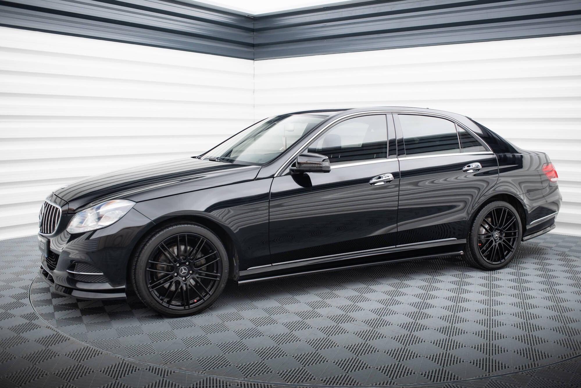 Frontspoiler Lippe, Seitenschweller und Heckdiffusor Mercedes-Benz E Sedan W212 Facelift