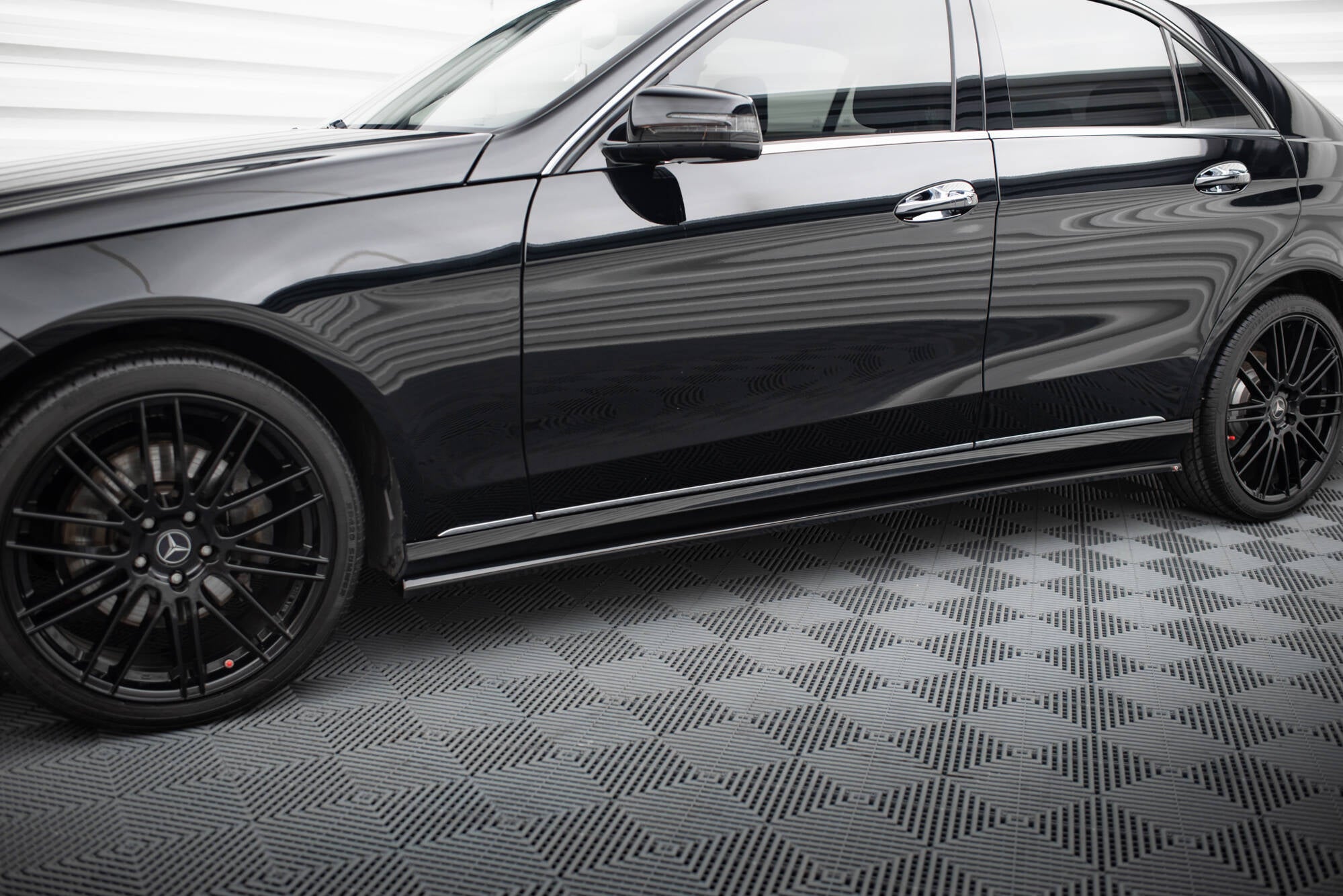 Frontspoiler Lippe, Seitenschweller und Heckdiffusor Mercedes-Benz E Sedan W212 Facelift