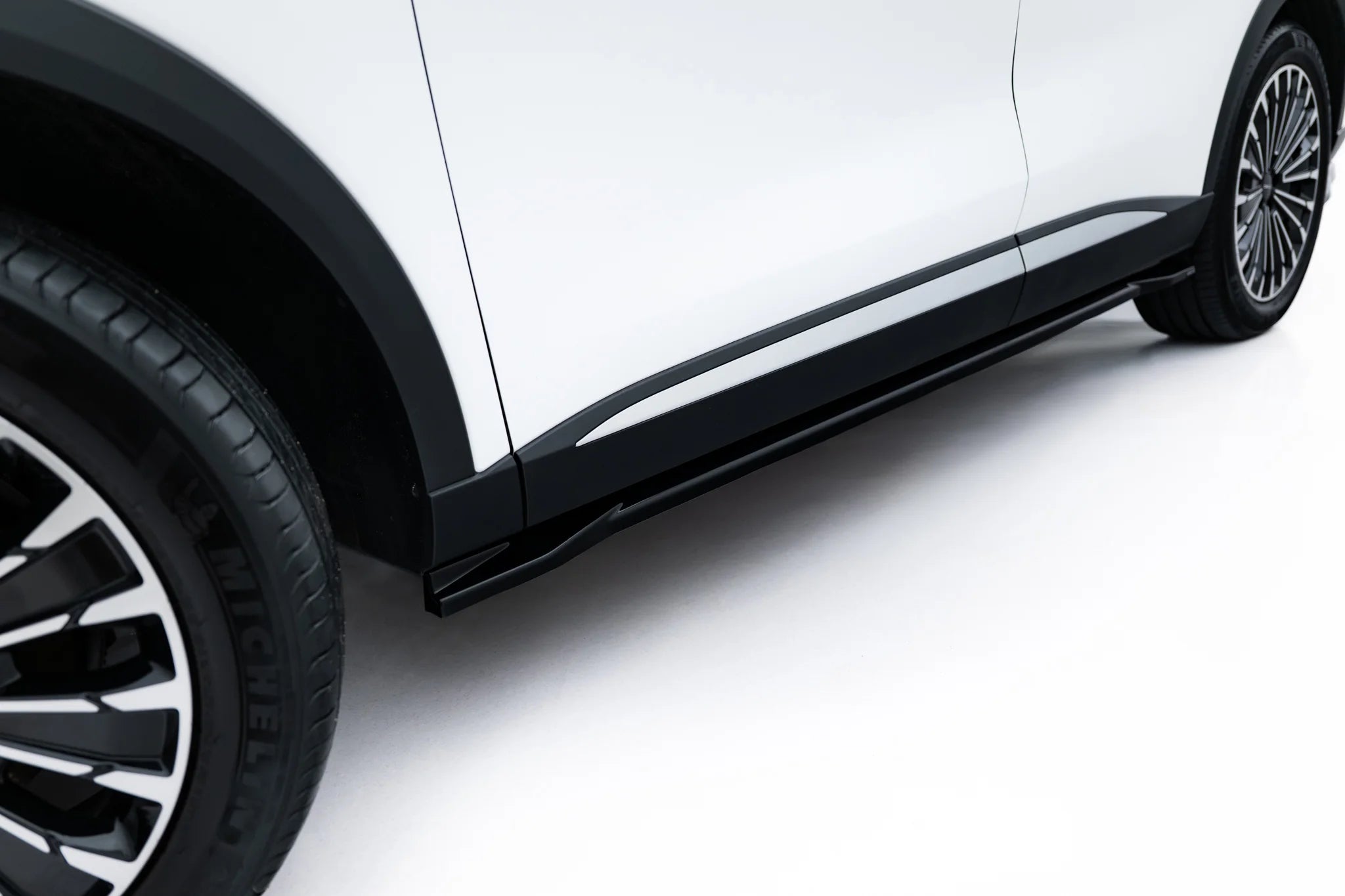 Frontspoiler Lippe, Seitenschweller, Heckdiffusor Omoda 9 MK1