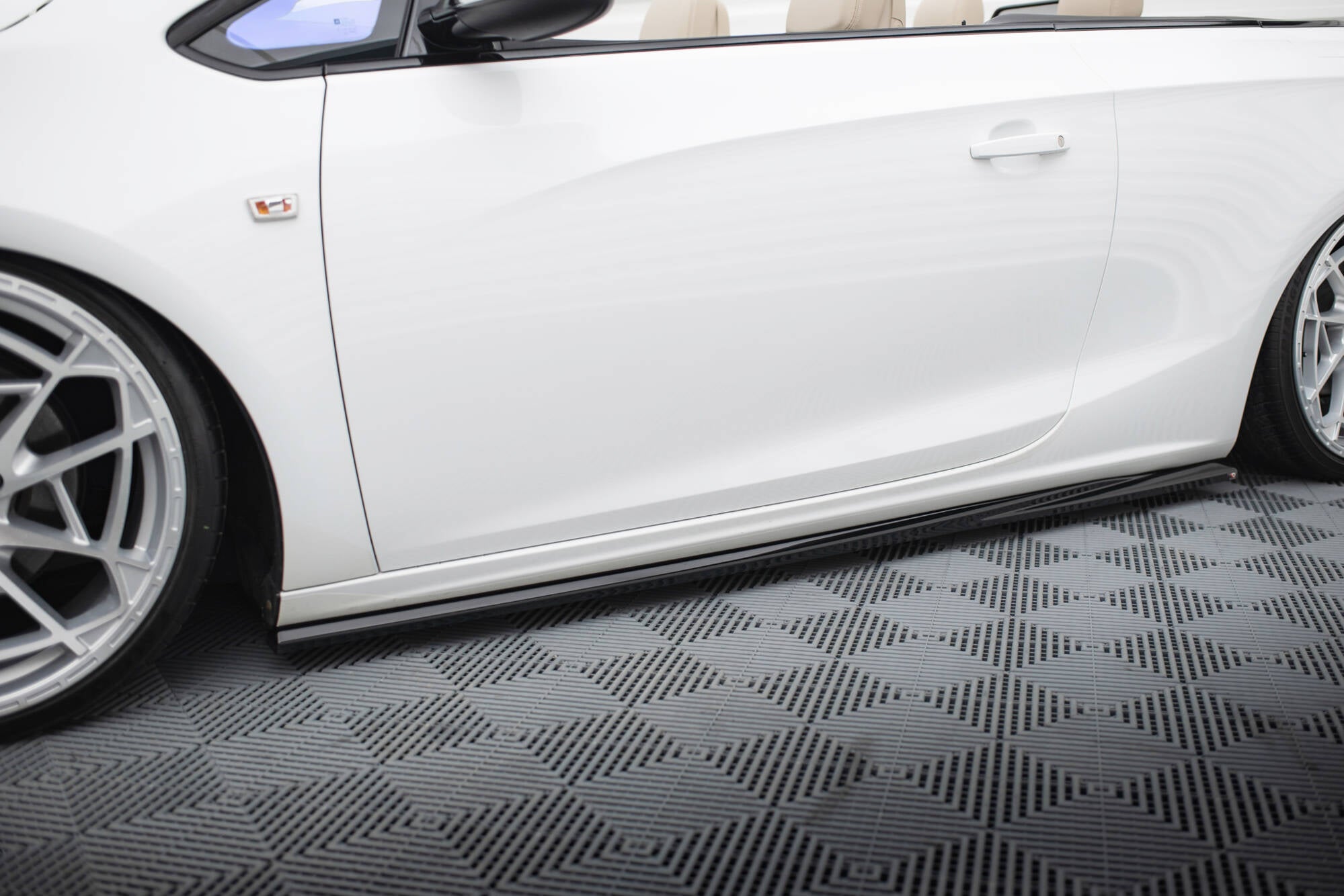 Frontspoiler Lippe, Seitenschweller und Heckdiffusor Satz Opel Cascada
