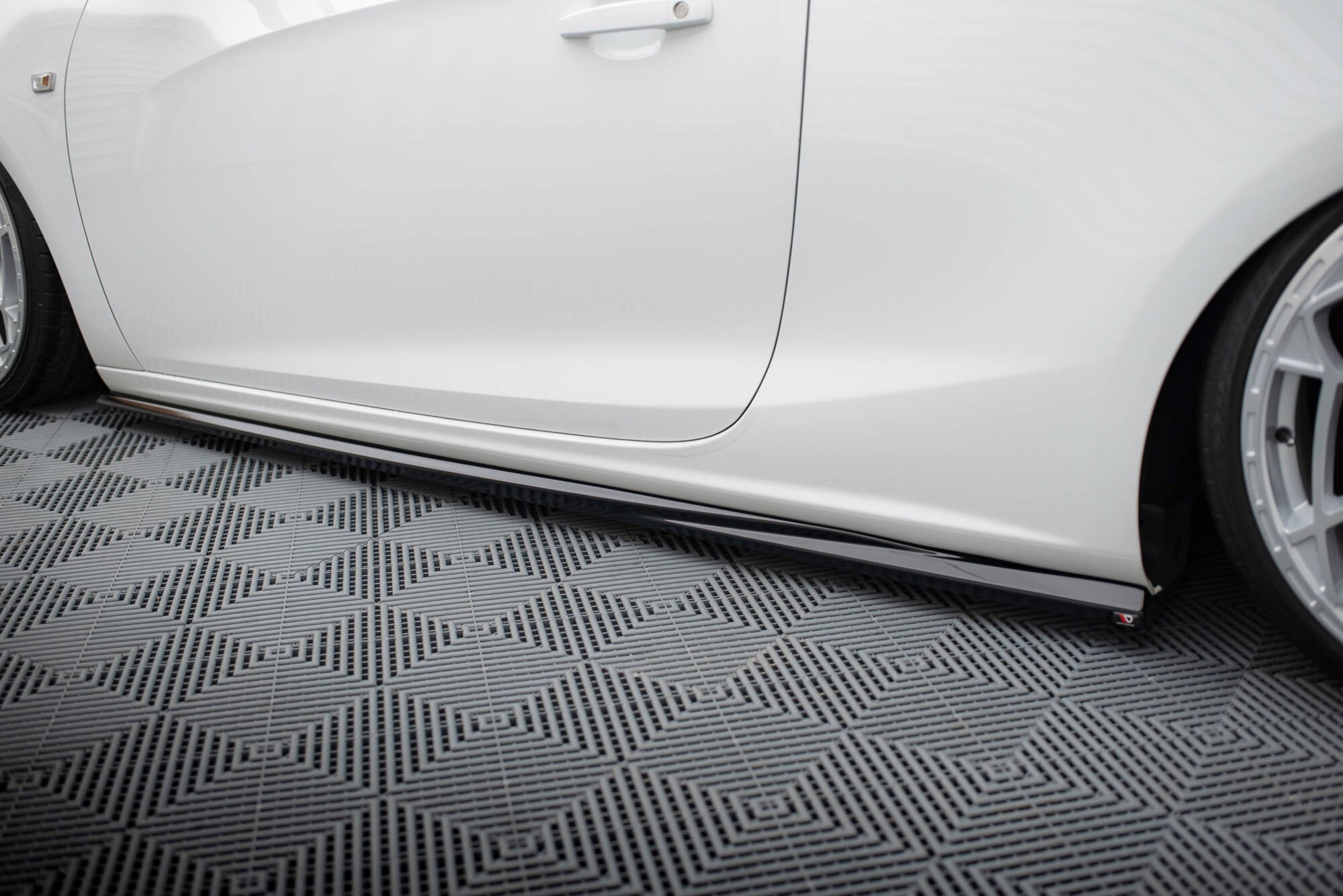 Frontspoiler Lippe, Seitenschweller und Heckdiffusor Satz Opel Cascada