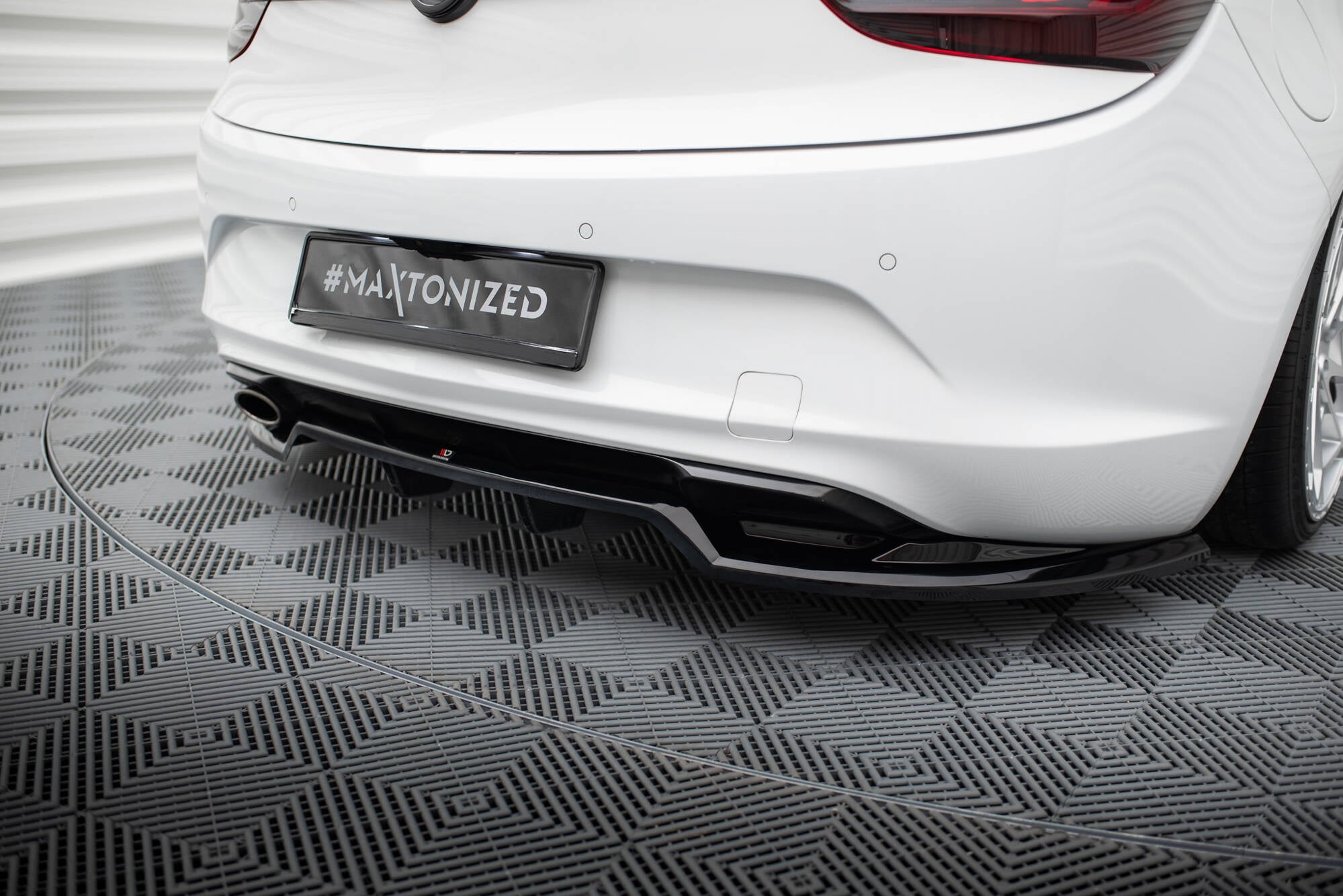 Frontspoiler Lippe, Seitenschweller und Heckdiffusor Satz Opel Cascada