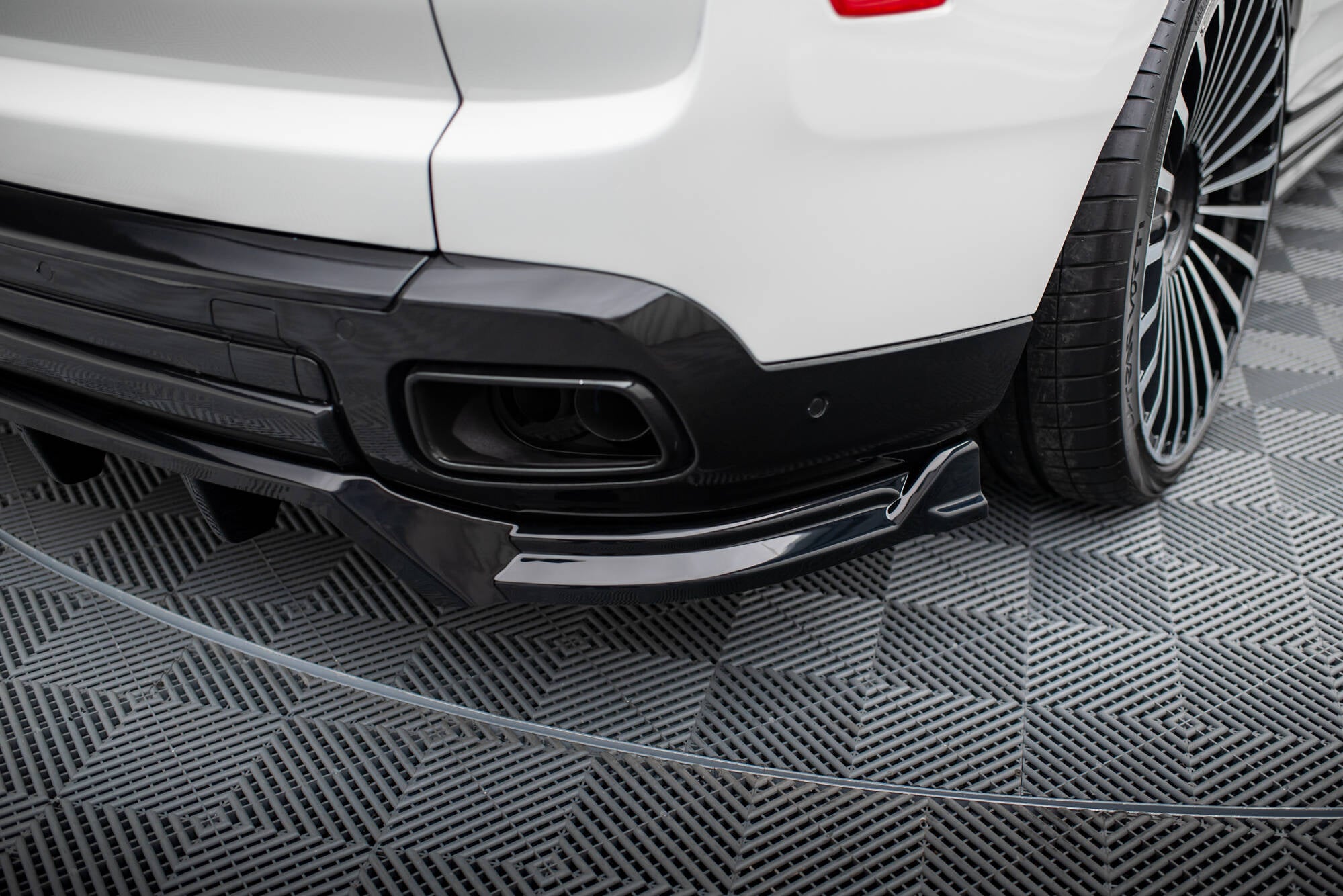 Frontspoiler Lippe, Seitenschweller und Heckdiffusor Rolls Royce Cullinan