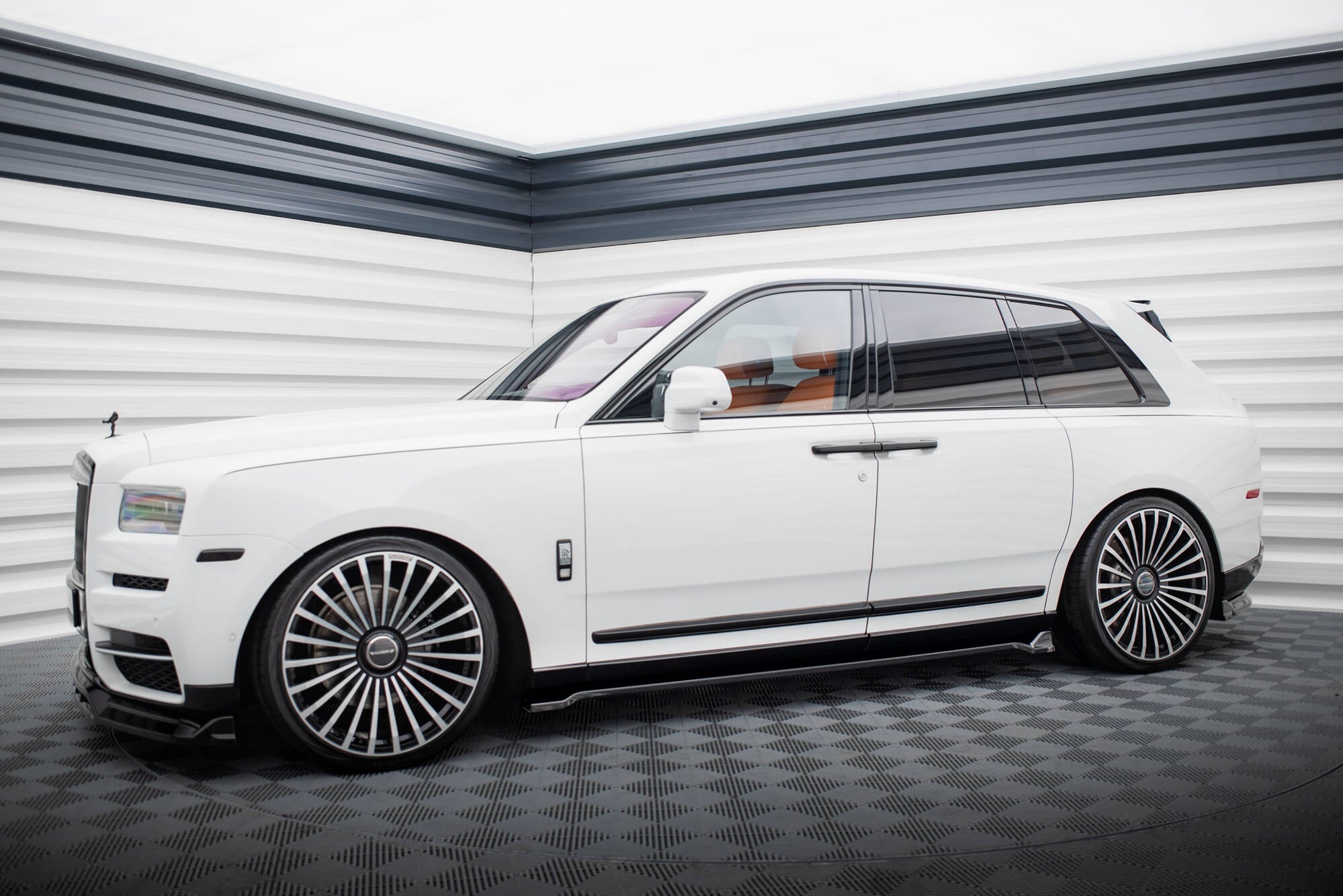 Frontspoiler Lippe, Seitenschweller und Heckdiffusor Rolls Royce Cullinan