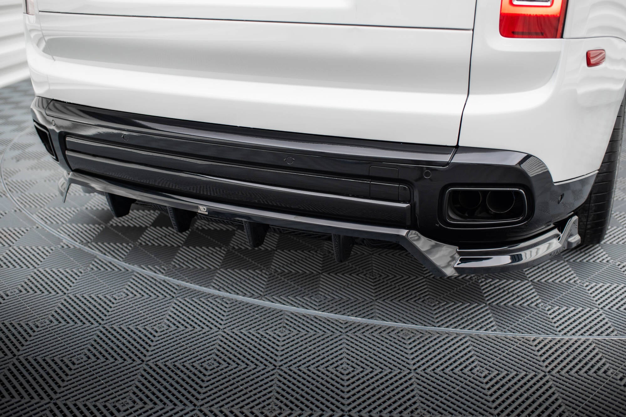 Frontspoiler Lippe, Seitenschweller und Heckdiffusor Rolls Royce Cullinan