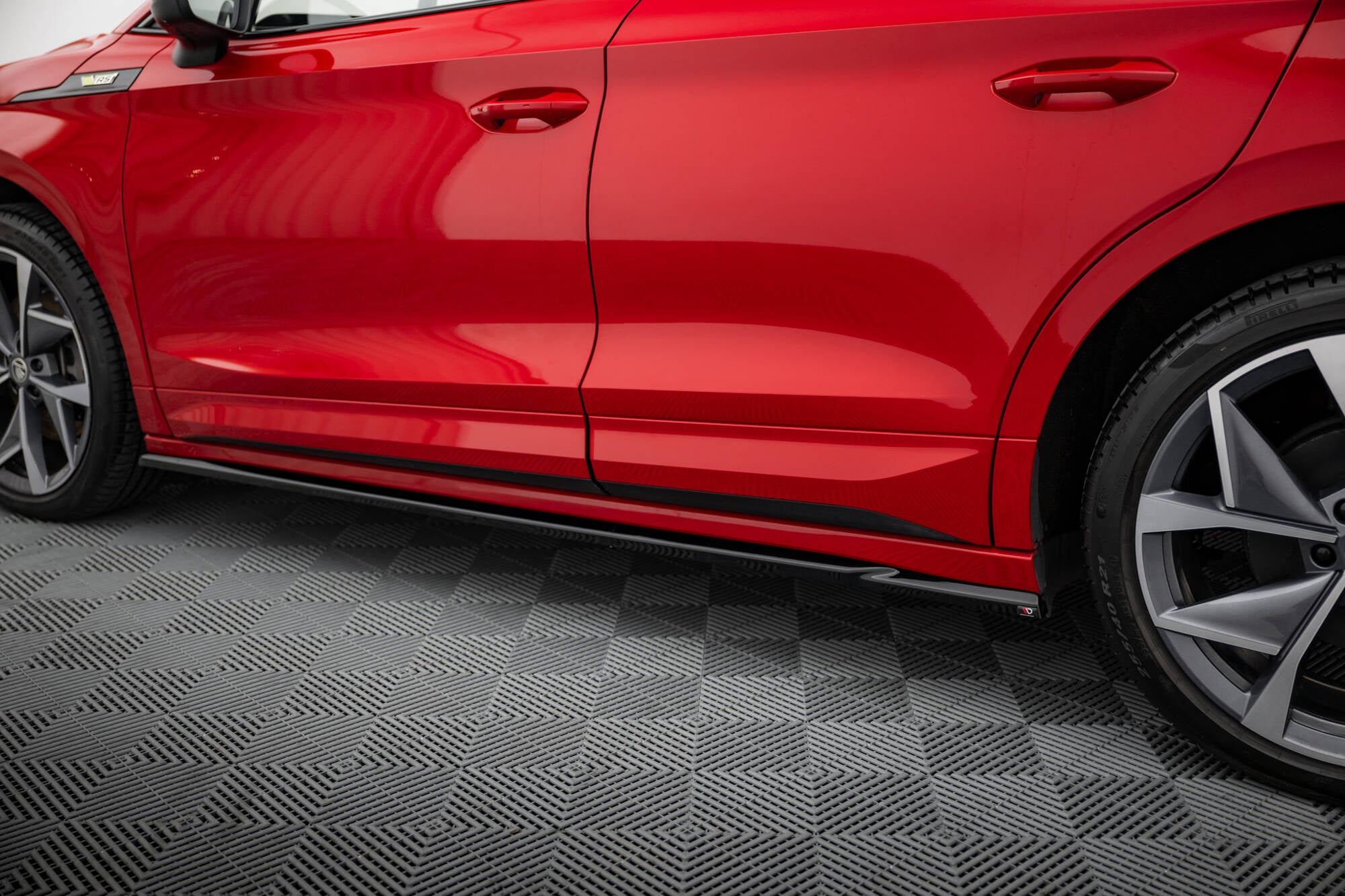 Frontspoiler Lippe, Seitenschweller und Heckdiffusor Skoda Enyaq Coupe iV RS