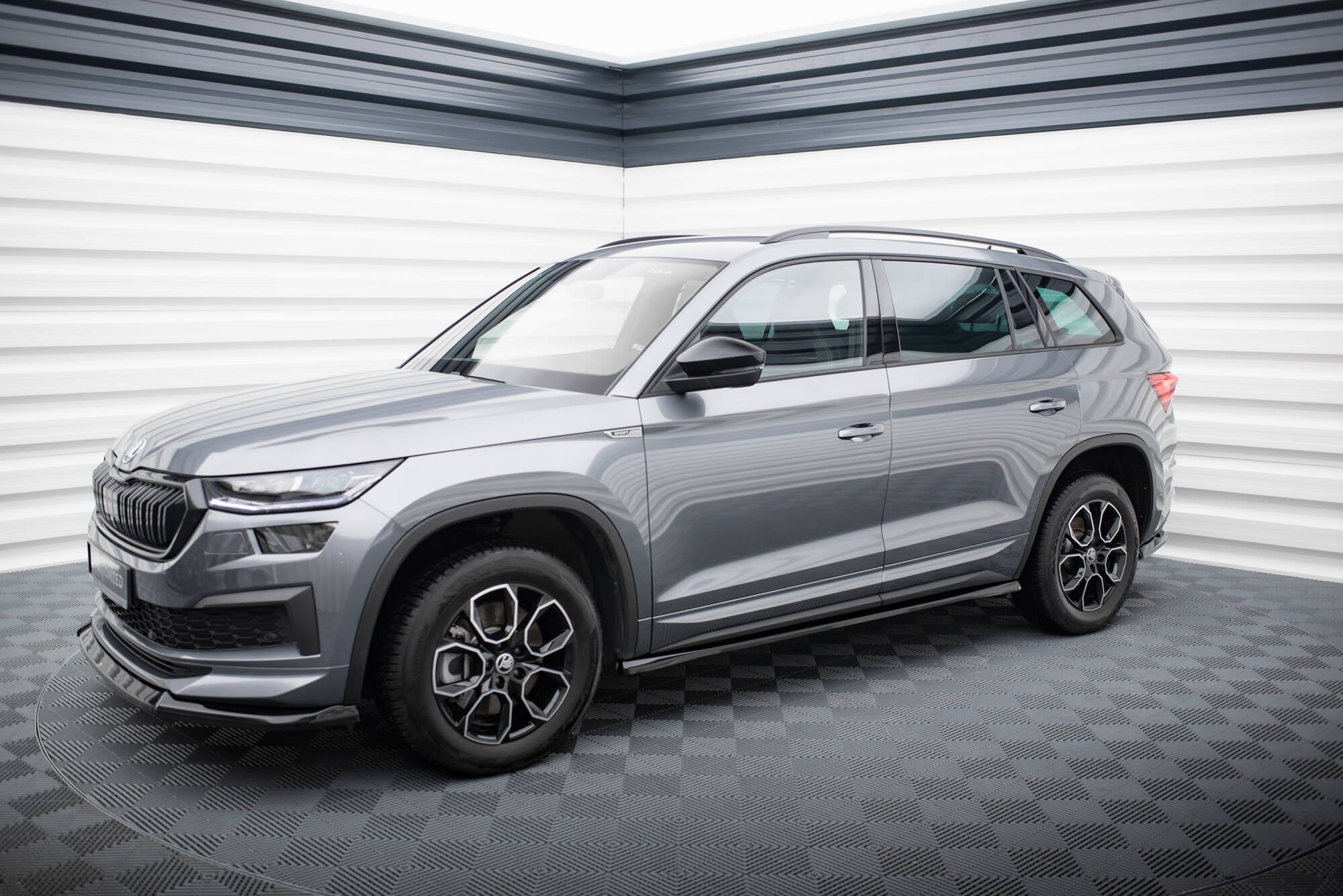Frontspoiler Lippe, Seitenschweller und Heckdiffusor Skoda Kodiaq Sportline Mk1 Facelift