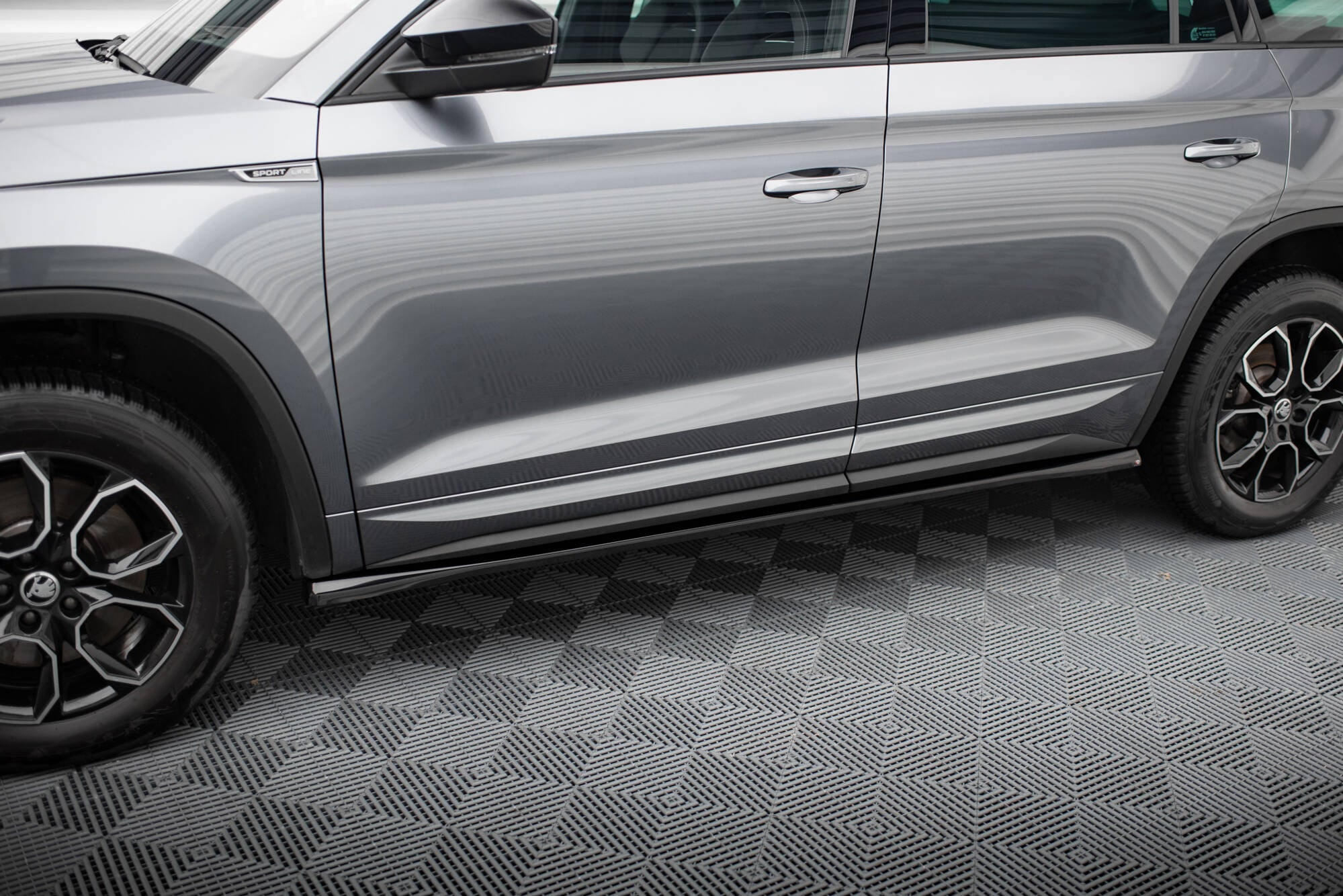 Frontspoiler Lippe, Seitenschweller und Heckdiffusor Skoda Kodiaq Sportline Mk1 Facelift