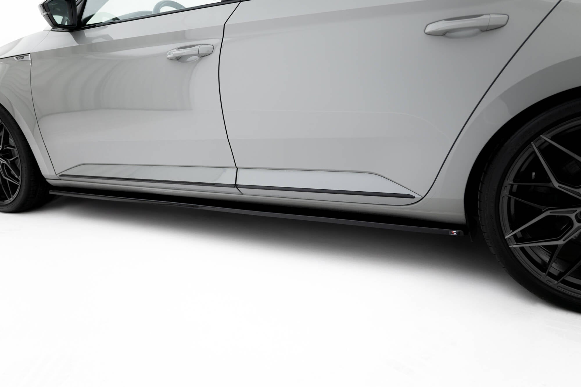 Frontspoiler Lippe, Seitenschweller, Heckdiffusor Skoda Superb Liftback MK3