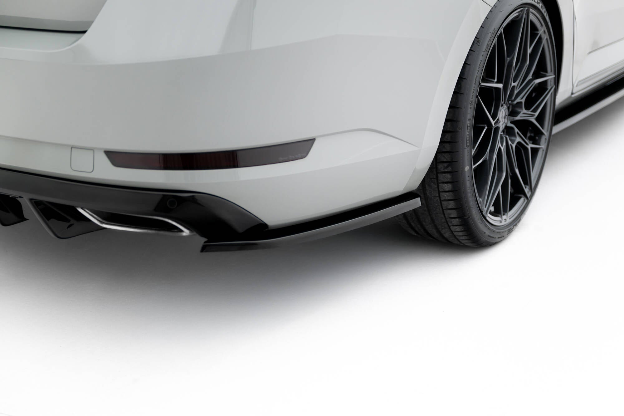 Frontspoiler Lippe, Seitenschweller, Heckdiffusor Skoda Superb Liftback MK3