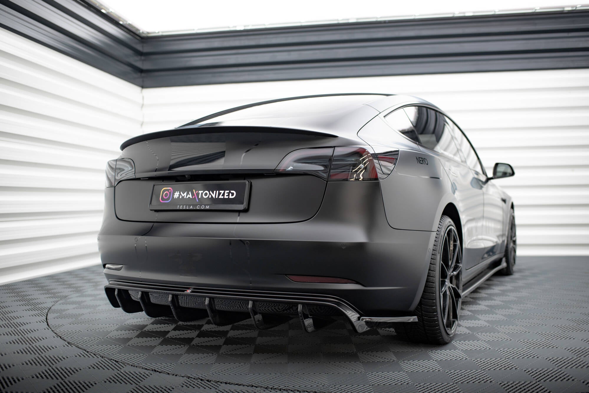 Frontspoiler Lippe, Seitenschweller und Heckdiffusor Satz Tesla Model 3