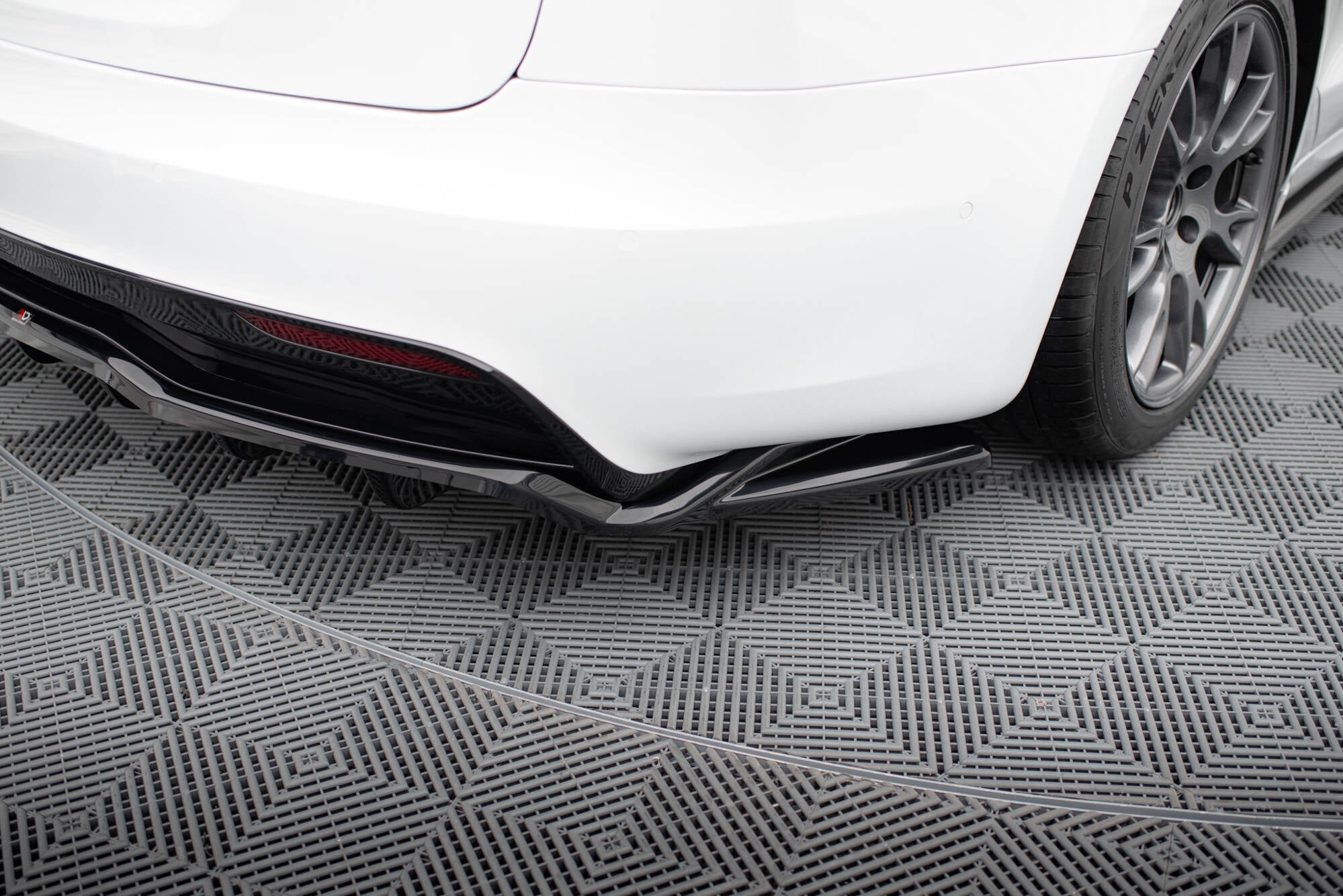 Frontspoiler Lippe, Seitenschweller und Heckdiffusor Satz Tesla Model S Plaid Mk1 Facelift