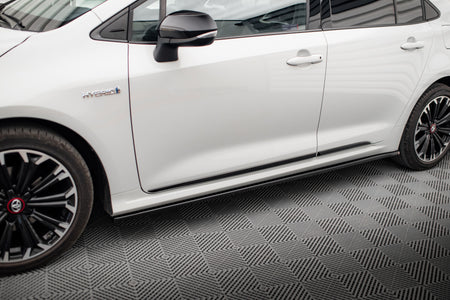 Frontspoiler Lippe, Seitenschweller, Heckdiffusor Toyota Corolla XII Sedan