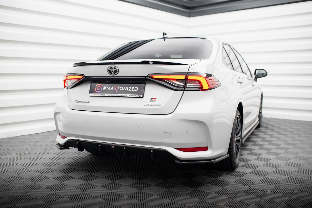 Frontspoiler Lippe, Seitenschweller, Heckdiffusor Toyota Corolla XII Sedan