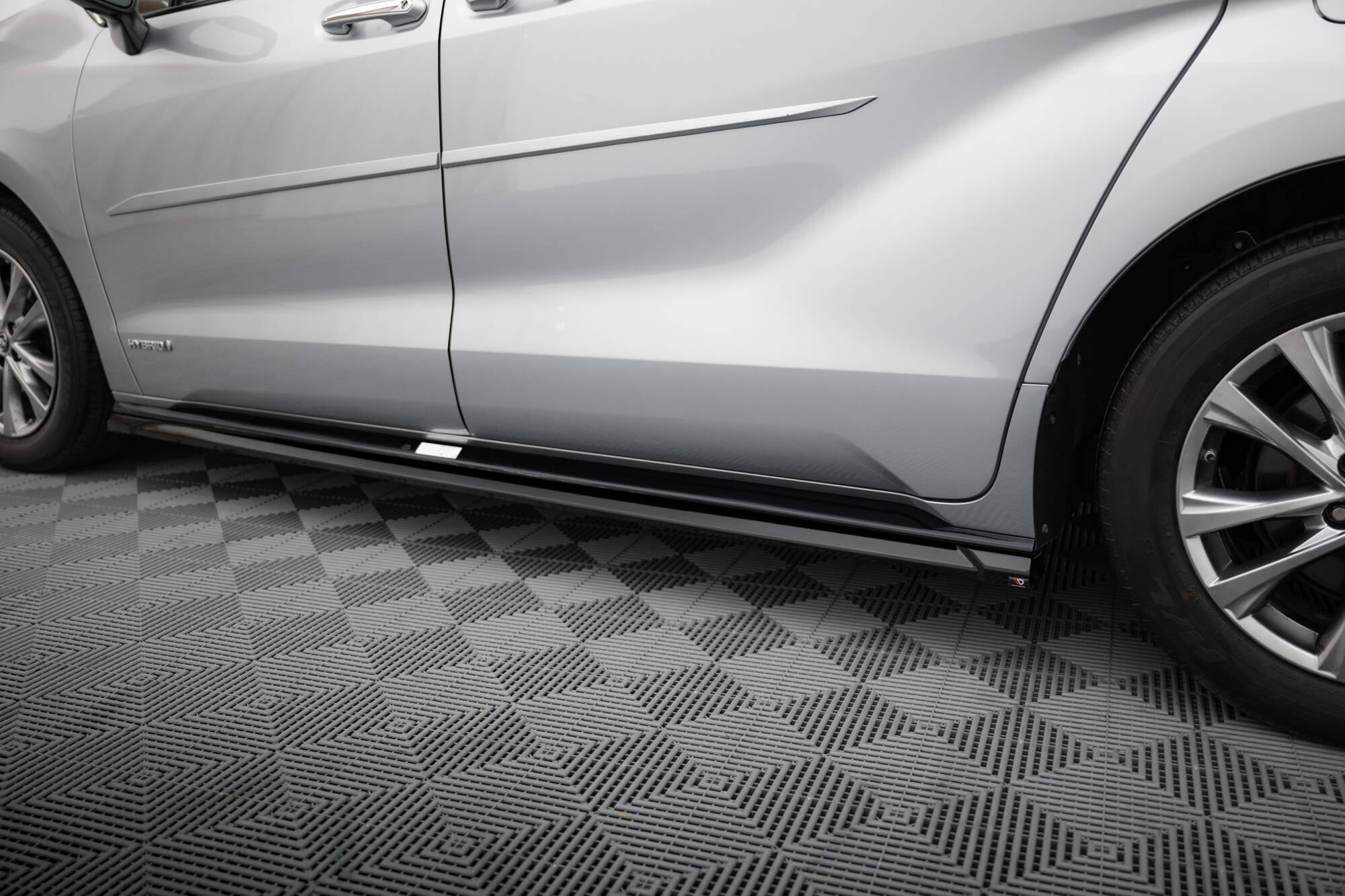 Frontspoiler Lippe, Seitenschweller und Heckdiffusor Satz Toyota Sienna Mk4