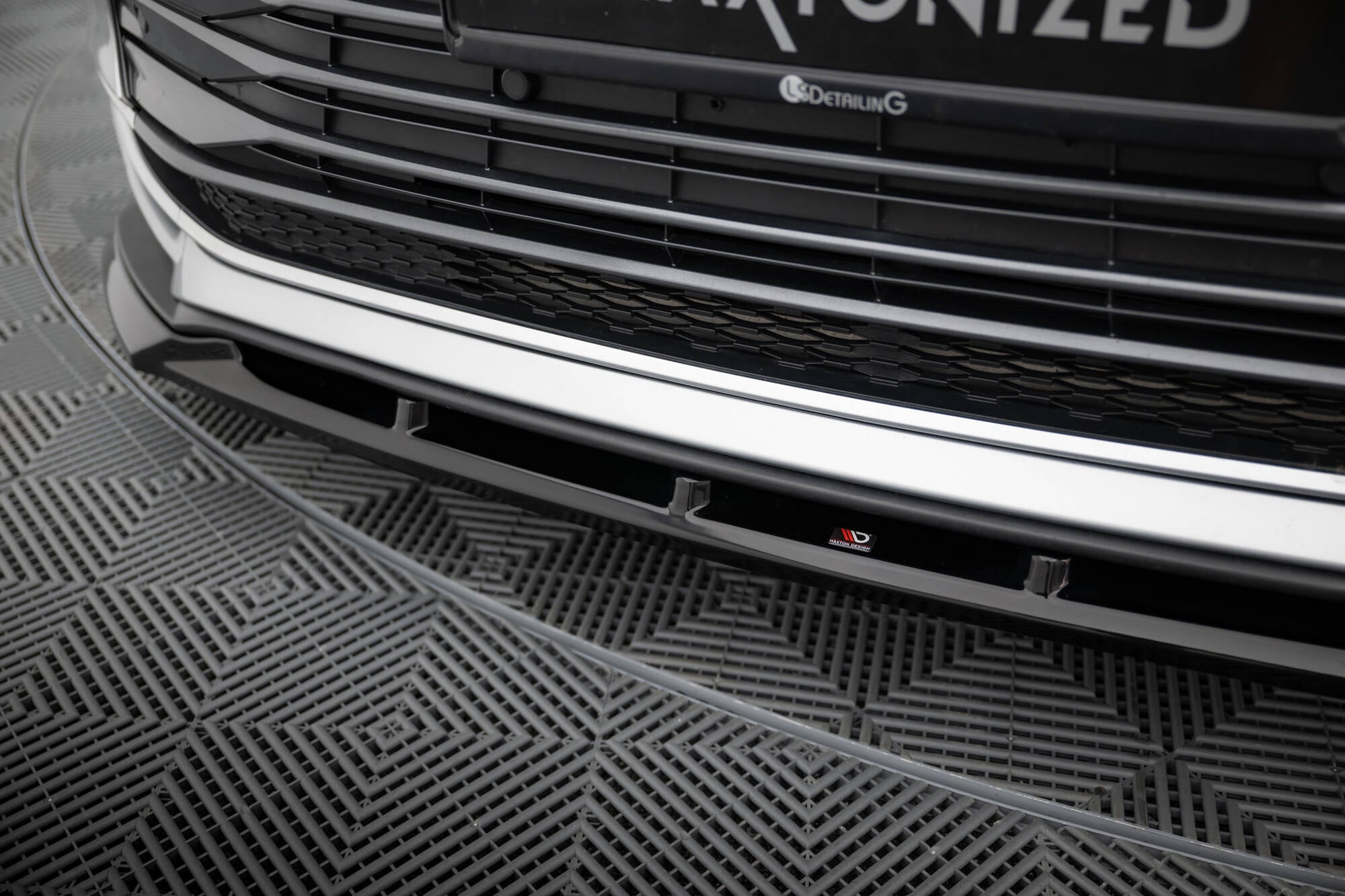 Frontspoiler Lippe, Seitenschweller und Heckdiffusor Satz Toyota Sienna Mk4