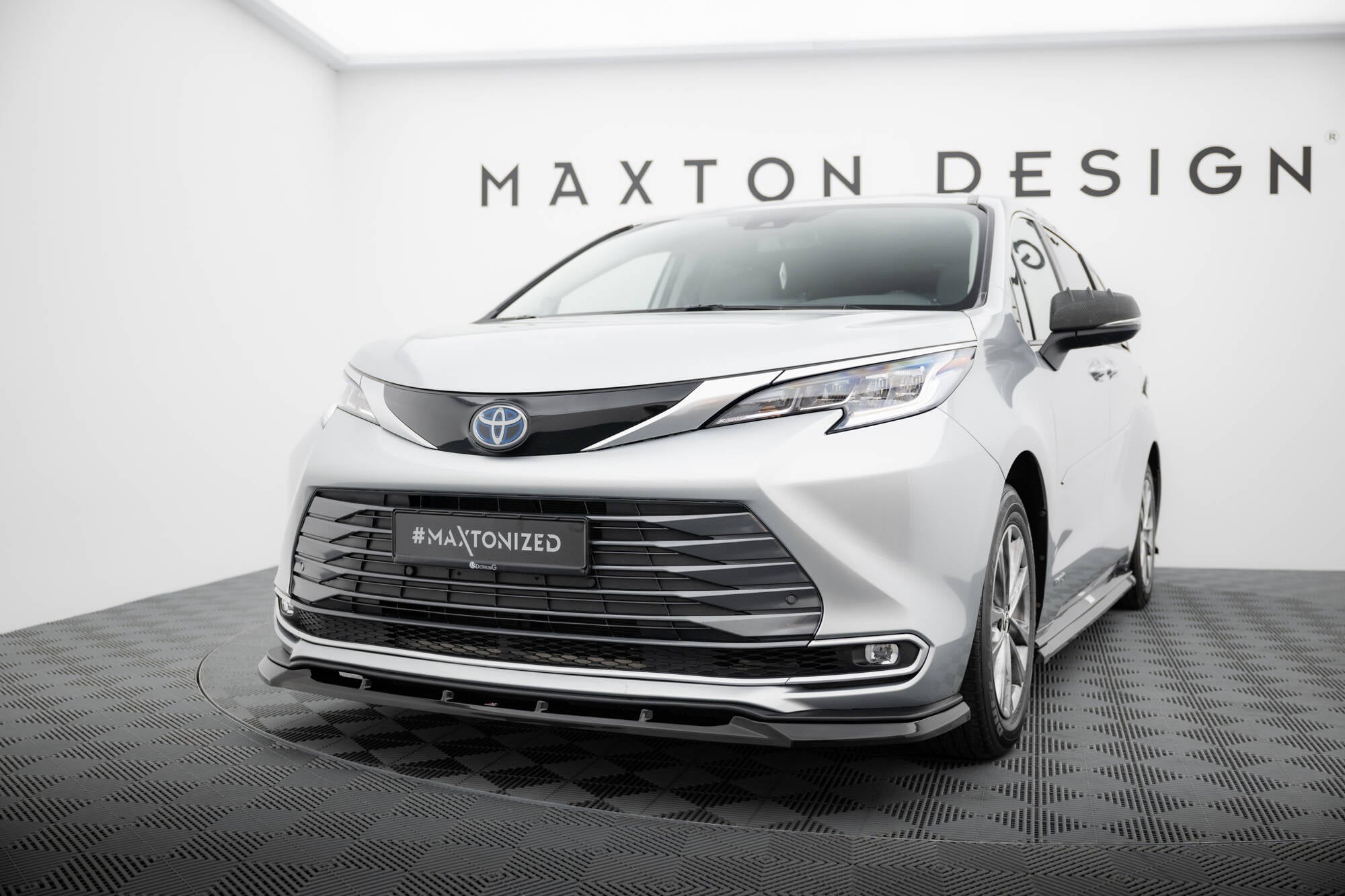 Frontspoiler Lippe, Seitenschweller und Heckdiffusor Satz Toyota Sienna Mk4